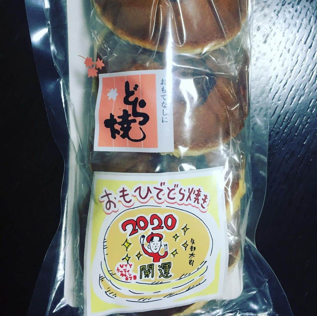 ほんこんさんのインスタグラム写真 - (ほんこんInstagram)「カラテカ矢部さんの「どら焼き」 美味しゅうございます。 #どら焼き #カラテカ矢部 #おちゃうけ  #美味しい #ほんこん」1月28日 16時41分 - hongkong2015_4_9