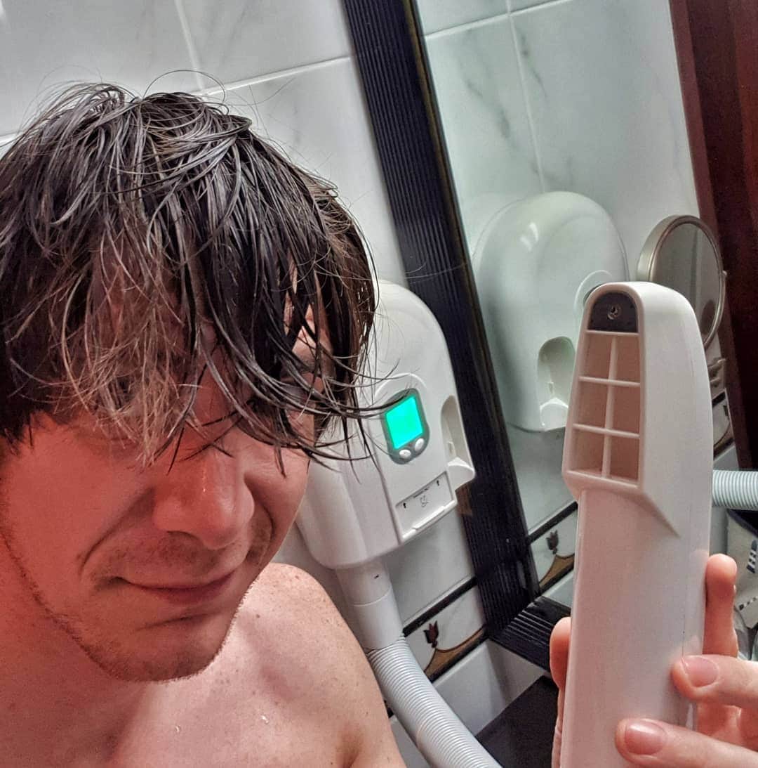 ジェームズ・フェルプスさんのインスタグラム写真 - (ジェームズ・フェルプスInstagram)「What's the point.... Hairdryer that takes longer to dry than a towel.」1月28日 16時47分 - jamesphelps_pictures