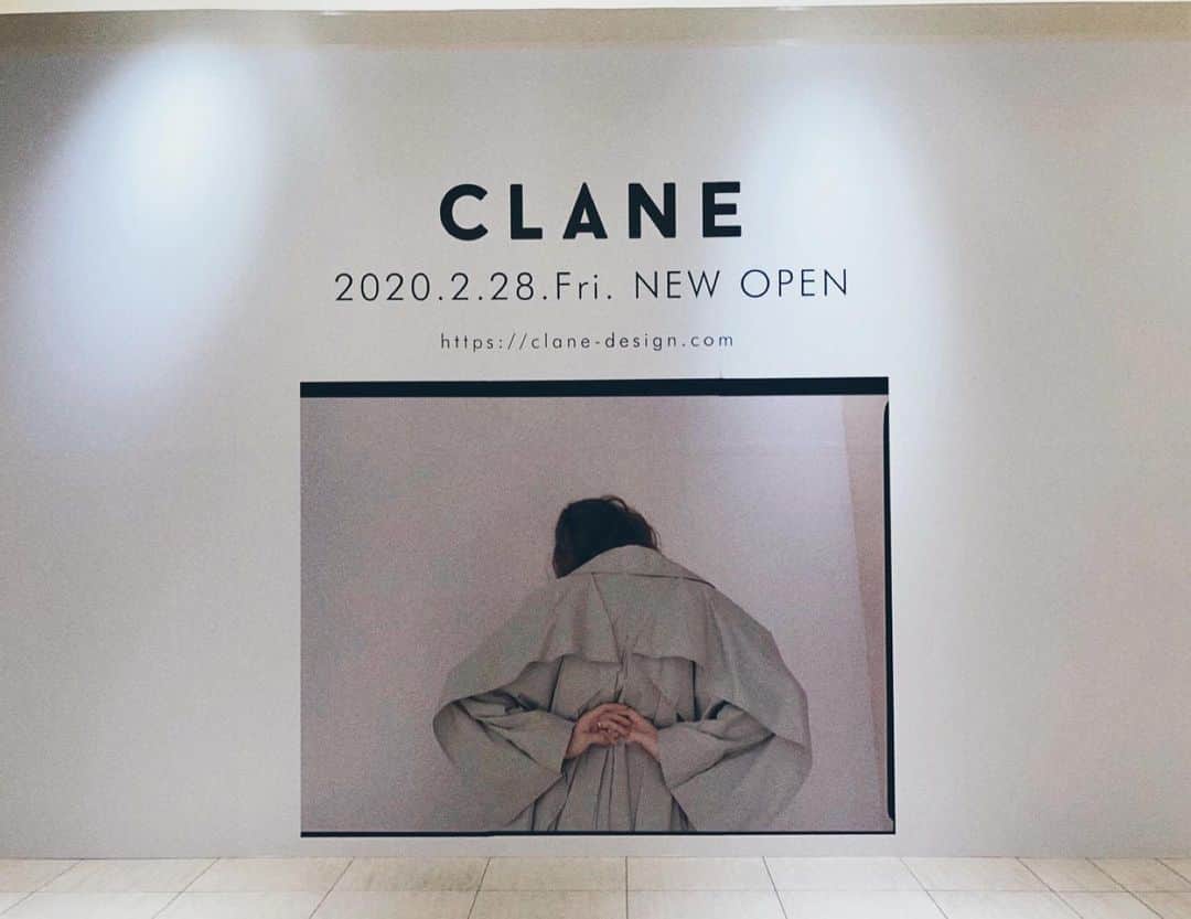 clane_officialさんのインスタグラム写真 - (clane_officialInstagram)「■RECRUIT  来月の2月28日（金）、ルクア大阪にCLANEの新店舗が誕生することになりました。 オープンに向け仮囲いも完了し、着々と準備が進んでおります。 内装は今までのCLANEの店舗よりも少し温もりと、どこか違和感のある空間になる予定。  また、新規出店に伴い新規ショップスタッフも募集しております。ご応募お待ちしております。 . . ＜募集職種＞ ショップスタッフ ※経験者優遇 ※配属先店舗にて勤務となります。 勤務場所：ルクア大阪2F 公休：月8回 勤務時間：1日9時間（休憩1.5時間、実働7.5時間） 早番遅番のシフト制 ※今回はこちらの勤務体制が可能な方のみの募集となります。  ご興味がある方は下記まで写真付き履歴書をお送りください。 ご応募お待ちしております。 . ＜履歴書送付先＞ 〒106-0031 東京都港区西麻布2−26–2 CLANE DESIGN株式会社　採用係 ※ 書類選考後、面接者のみご連絡いたします。 　尚、応募書類はご返却いたしませんので、ご了承お願いいたします。 #CLANE#大阪ルクア」1月28日 16時52分 - clane_official