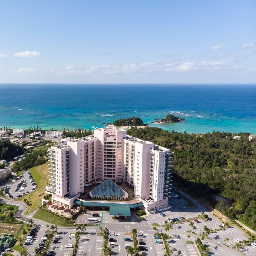 Okinawa Marriott Resort & Spa 【公式】さんのインスタグラム写真 - (Okinawa Marriott Resort & Spa 【公式】Instagram)「大自然に包まれる魅力溢れる島、沖縄。 さぁ、一緒に楽しみましょう！ . Come and explore the magic of the Okinawa islands. . New Loyalty Program @marriottbonvoy . #okinawahotels #okinawajapan #okinawalife #okilife ##okinawa @marriotthotels #okiliving」1月28日 17時00分 - okinawa.oriental.hotel