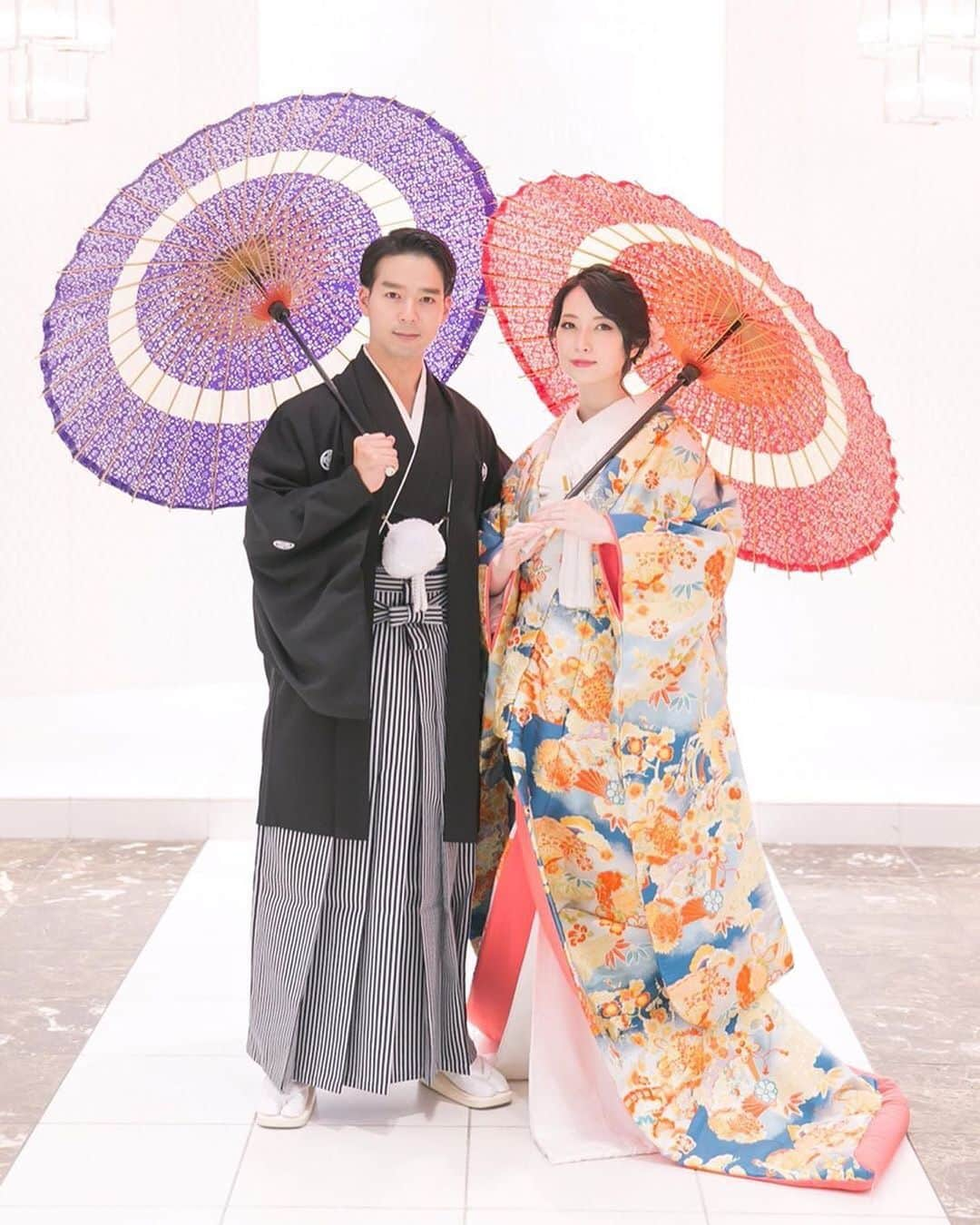 【公式】小さな結婚式さんのインスタグラム写真 - (【公式】小さな結婚式Instagram)「@petit.wedding をフォローしてね♩ #小さな結婚式 をつけてのお写真投稿も大歓迎です♡ こちらの公式IGでリグラムさせていただきます＊ . こちらのお写真は、 >>@re1ka06 さまを リグラムさせていただきました＊ . 鮮やかだけど、 品のある装いが美しい 色打掛コーディネート♡ 凛とした美しさと華やかさで 気品あふれた和装フォトも 小さな結婚式で叶います⚐ . >>#小さな結婚式お台場店 . ——————— #小さな結婚式 #petitwedding #前撮り #結婚式 #プレ花嫁 #卒花 #アットホーム #少人数 #家族婚 #少人数結婚式 #ウェディング #ウェディングドレス #wedding #bridal #weddingdress #花嫁 #結婚式準備 #式場探し #日本中のプレ花嫁さまと繋がりたい #結婚式の思い出に浸る会 #結婚準備 #フォトウェディング #和装フォト #色打掛 #和婚をもっと盛り上げたい」1月28日 17時04分 - petit.wedding