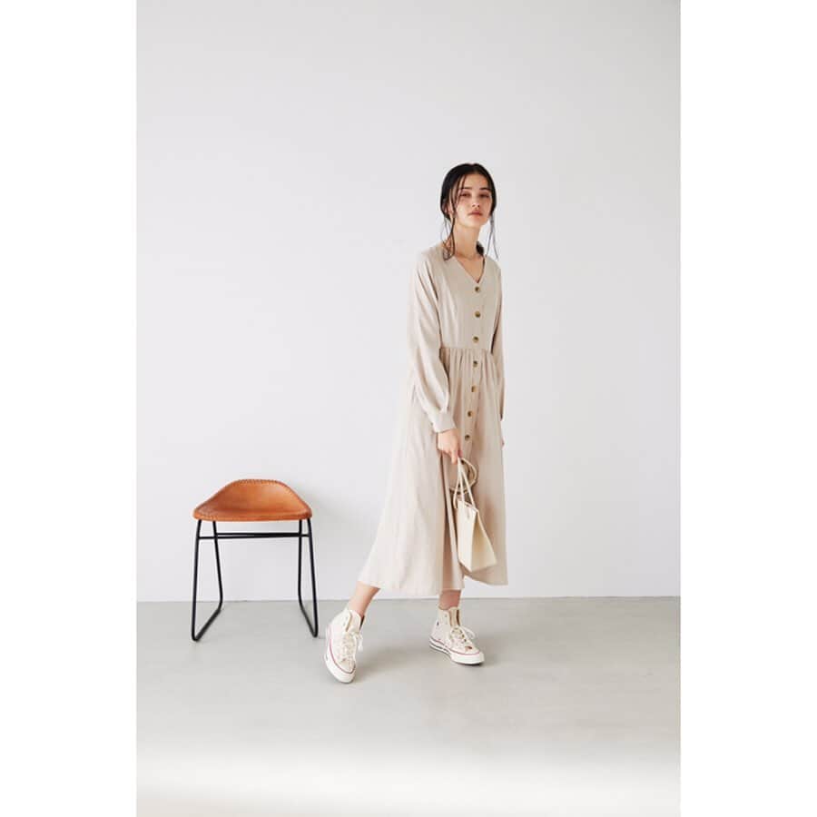 アヴァンリリィのインスタグラム：「RECOMMEND ITEM ㅤㅤㅤㅤㅤㅤㅤㅤㅤㅤㅤㅤㅤ 店舗・SHEL'TTER WEBSTOREにて発売中🚚 ㅤㅤㅤㅤㅤㅤㅤㅤㅤㅤㅤㅤㅤ ：ONE PIECE フロントボタンタックスリーブワンピース Price.¥6,990+tax No.180DS533-0380 ㅤㅤㅤㅤㅤㅤㅤㅤㅤㅤㅤㅤㅤ 画像をタップで商品詳細をご覧いただけます🔍 _______________________________________________________ #AVANLILY #アヴァンリリィ」