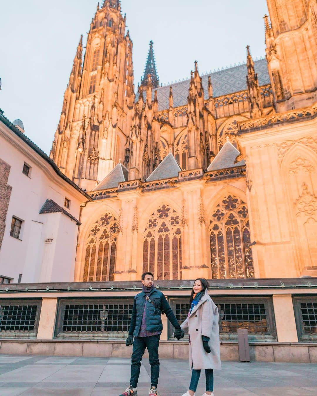 Raffi Ahmadさんのインスタグラム写真 - (Raffi AhmadInstagram)「Salah satu Castle yang ada di Prague Czech Republic ❤️ Indah sekali 📸 @rufusazarya」1月28日 17時19分 - raffinagita1717