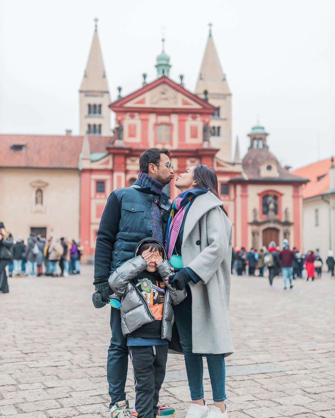 Raffi Ahmadさんのインスタグラム写真 - (Raffi AhmadInstagram)「Salah satu Castle yang ada di Prague Czech Republic ❤️ Indah sekali 📸 @rufusazarya」1月28日 17時19分 - raffinagita1717