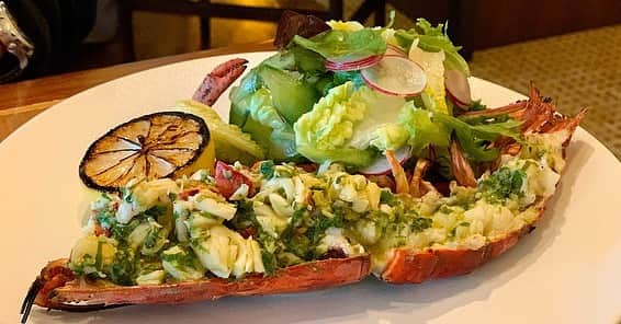 和多田藍のインスタグラム：「Restaurants at Atlantis The Palm are so GOOD🏰💖﻿ ﻿ #GordonRamsay#BreadStreetKitchen#lobster 🦞﻿ #NOBU#A5#和牛 🥩﻿ #NasimiBeach#寿司#sushi 🍣#ステーキ#steak﻿ ﻿ ﻿ #UAE#Dubai#迪拜#春节#ドバイ#ドバイ旅行#旅行#旅游#trip#middleeast#中东#AtlantisThePalm#アトランティスザパーム#ロブスター」