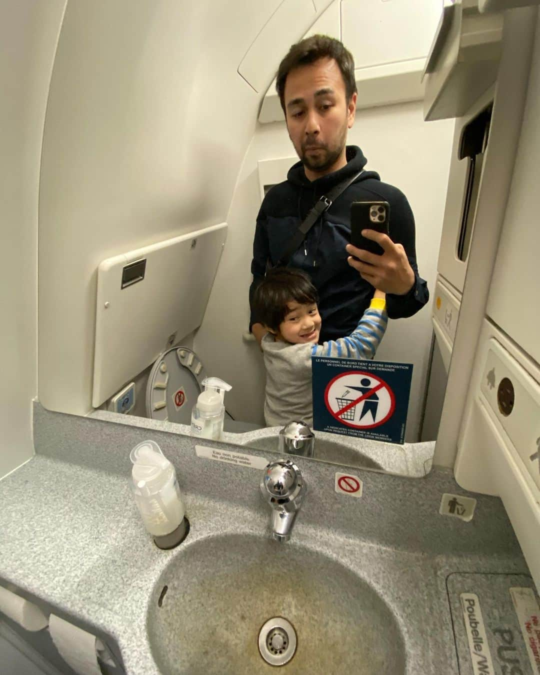 Raffi Ahmadさんのインスタグラム写真 - (Raffi AhmadInstagram)「Toilet Pesawat ✈️ Hahahaha」1月29日 2時43分 - raffinagita1717