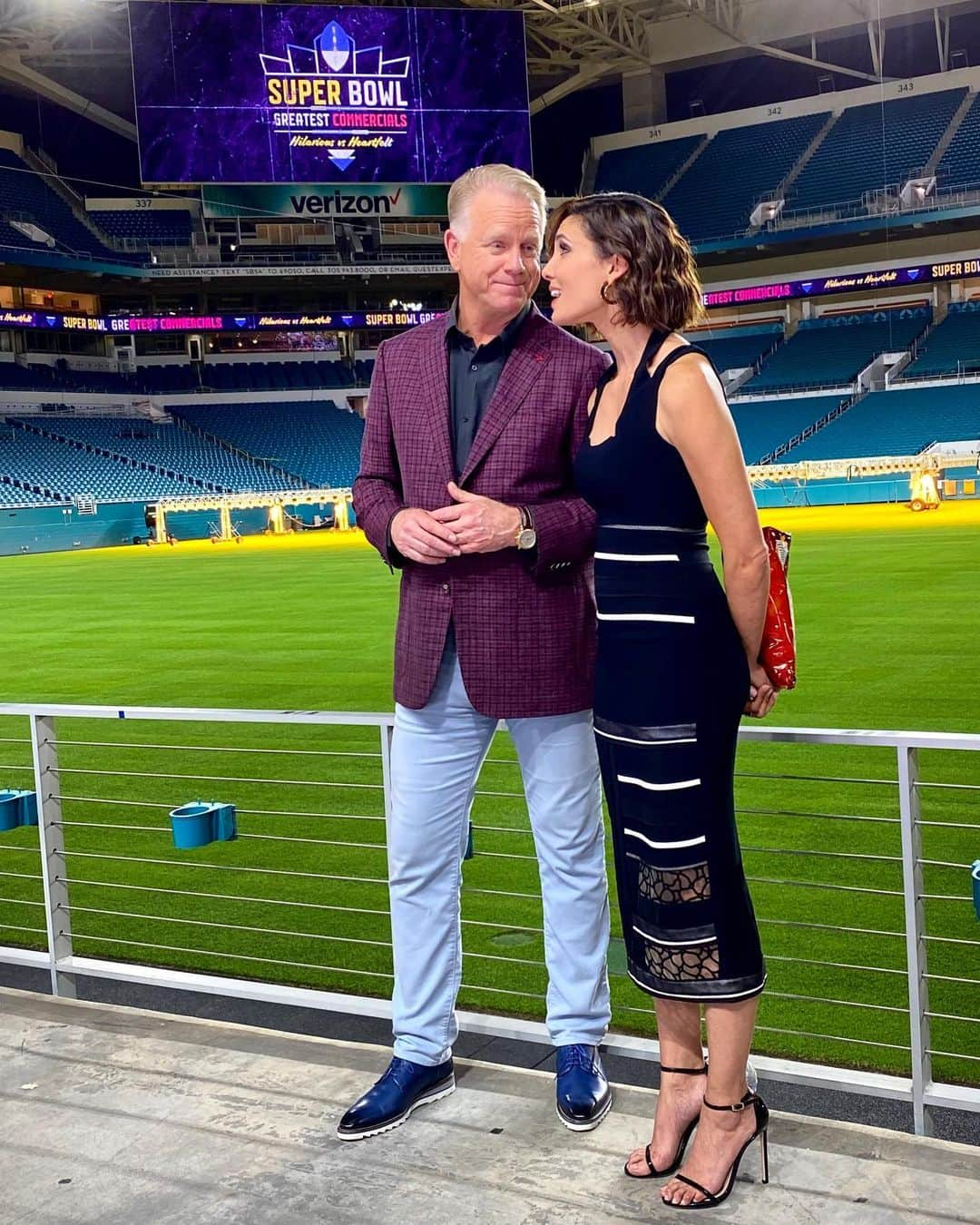 ダニエラ・ルーアさんのインスタグラム写真 - (ダニエラ・ルーアInstagram)「My buddy #BoomerEsiason and I are on tomorrow night at 8/7c on @cbstv to bring you SUPER BOWL’S GREATEST COMMERCIALS again! Hilarious vs Heartfelt and YOU get to vote on your favorites! (Link in bio) .GO TO CBS facebook page to vote! O meu amigo #BoomerEsiason e eu estaremos na #cbs ás 20h (EUA) para vos apresentar SUPER BOWL’S GREATEST COMMERCIALS outra vez! Anúncios hilariantes vs emocionais e VOCÊS é que votam nos favoritos (link na bio) . Styled by @aweisnerstyle  Dress: @roland_mouret  Shoes: @stuartweitzman  Hair: @francemakeup  Makeup: @peggymackeyhairandmakeup . @superbowl54miami @hardrockstadium #superbowl #sbgc #vote」1月29日 2時52分 - danielaruah