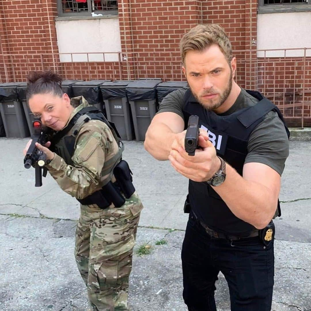 ケラン・ラッツさんのインスタグラム写真 - (ケラン・ラッツInstagram)「TV VS Reality with my favorite Swat member @bigmac348 for @fbicbs . Thank you Jen for making us look so good!💪」1月29日 2時55分 - kellanlutz