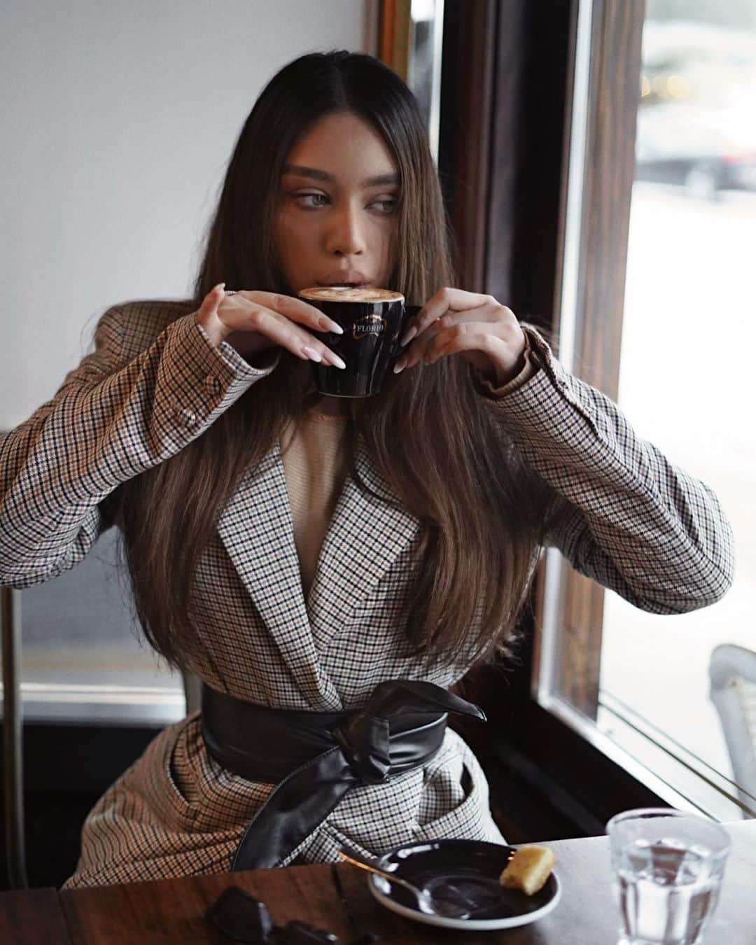 JANICE JOOSTEMAさんのインスタグラム写真 - (JANICE JOOSTEMAInstagram)「Embrasse-moi et nourris moi 🤎🤍 @revolve @songofstyle http://liketk.it/2JDJh #liketkit @liketoknow.it」1月29日 2時56分 - janicejoostemaa