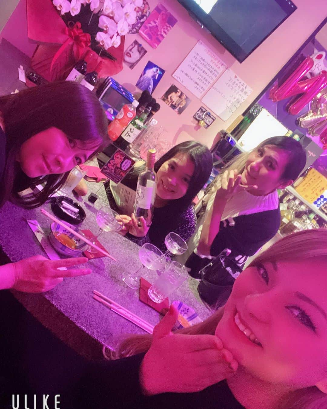 真境名ナツキさんのインスタグラム写真 - (真境名ナツキInstagram)「二丁目飲みー🍻 何年ぶりやろかね❤️ 女子会たーのしー🍻 #新宿2丁目 #ニューハーフ #ポップコーン #lgbt #lgbtq」1月29日 3時00分 - natsuki_maji_bubutado