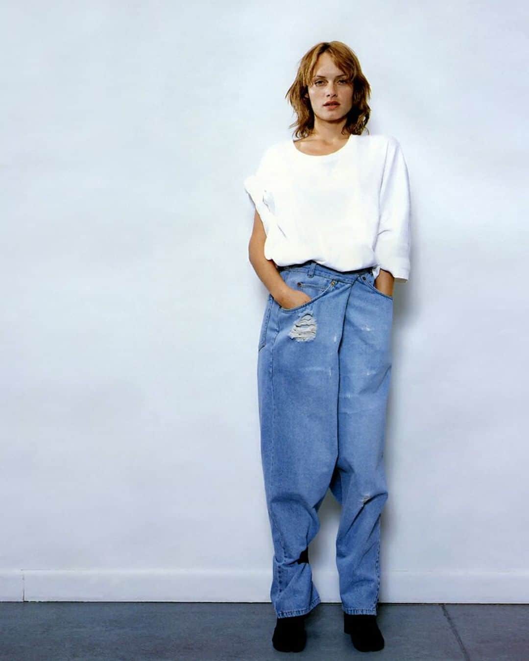 のインスタグラム：「LN-CC Inspiration: NYLON August 2000, Art of Being Amber Valetta by Mark Borthwick @maisonmargiela @ambervalletta @mark_borthwick」