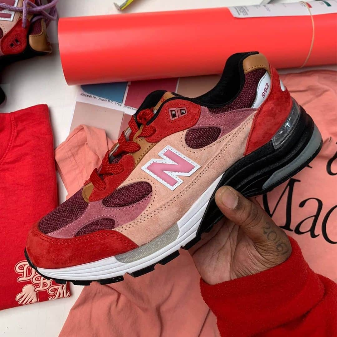 Nice Kicksさんのインスタグラム写真 - (Nice KicksInstagram)「LINK IN BIO for more // Here's a first look at the upcoming Don’t Be Mad x New Balance 992 “Anatomy of a Heart”. Thoughts on this collab? 👀♥️⁠」1月29日 3時30分 - nicekicks