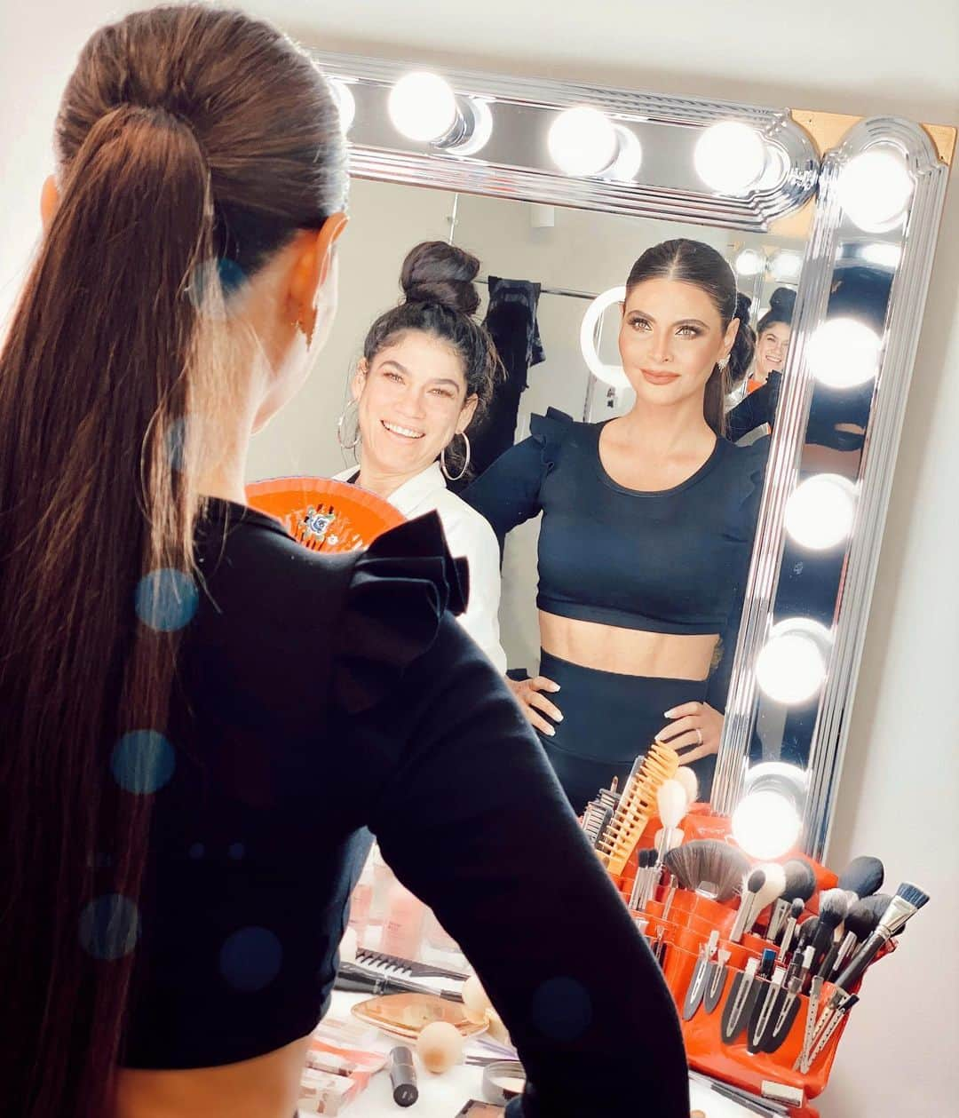 Chiquinquira Delgadoさんのインスタグラム写真 - (Chiquinquira DelgadoInstagram)「Gracias Millie, you make me feel even more #poderosa 💪🏻 #iloveyourvibe ✨✨✨✨✨✨✨✨✨ @bbellabymillie #backstage」1月29日 3時46分 - chiqui_delgado