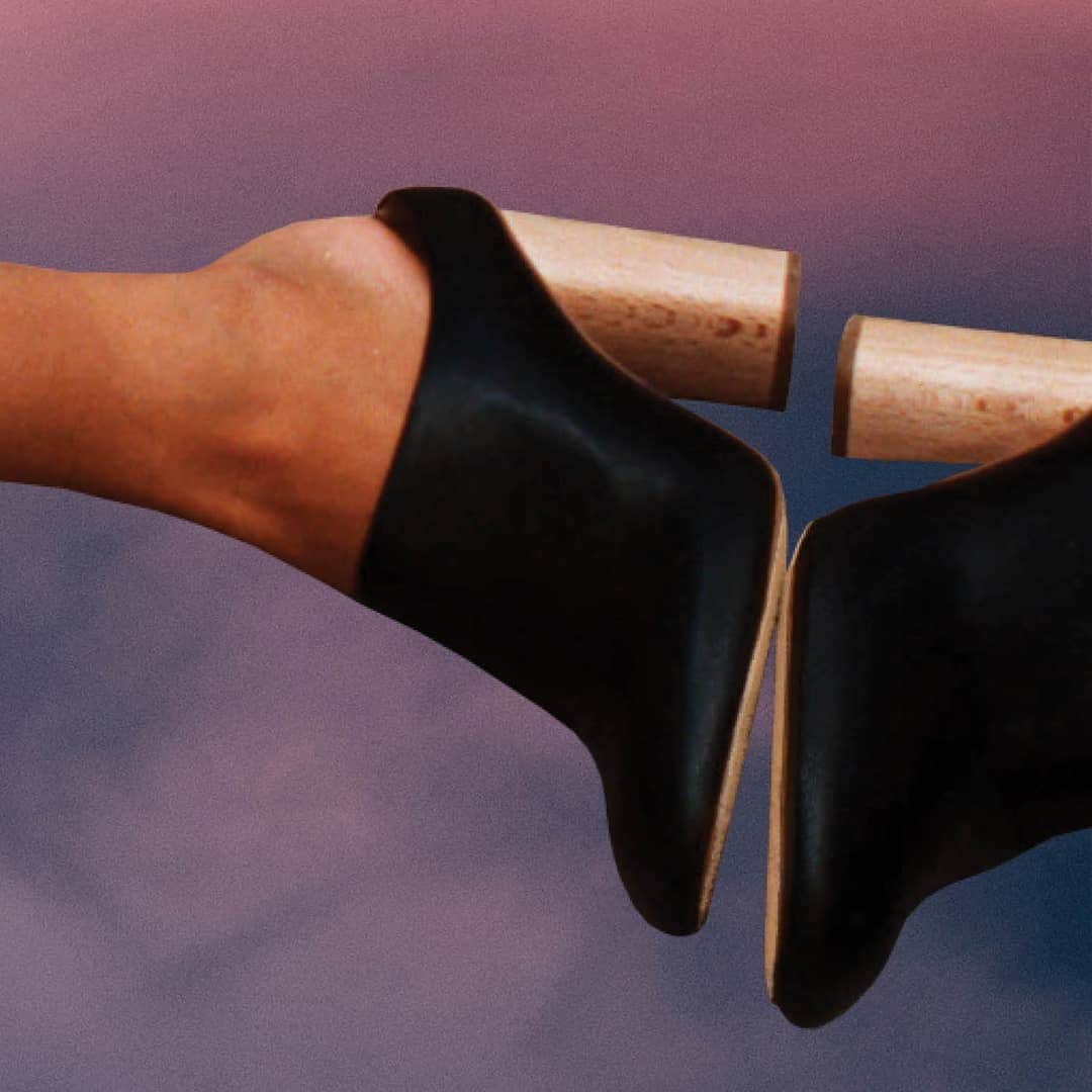 シドニー・ブラウンのインスタグラム：「Dance into the sunset in our best-selling Mules! ⠀⠀⠀⠀⠀⠀⠀⠀⠀ #neutralchic #luxuryshopping #neutralstyle #heelsformen #mules #everydayheels #unisexfashion #veganshoes」