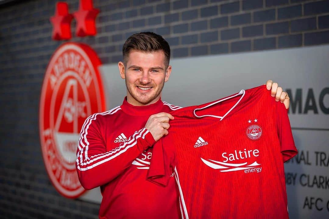 マシュー・ケネディのインスタグラム：「Delighted to sign for @aberdeenfc 2023 🔴⚪️」