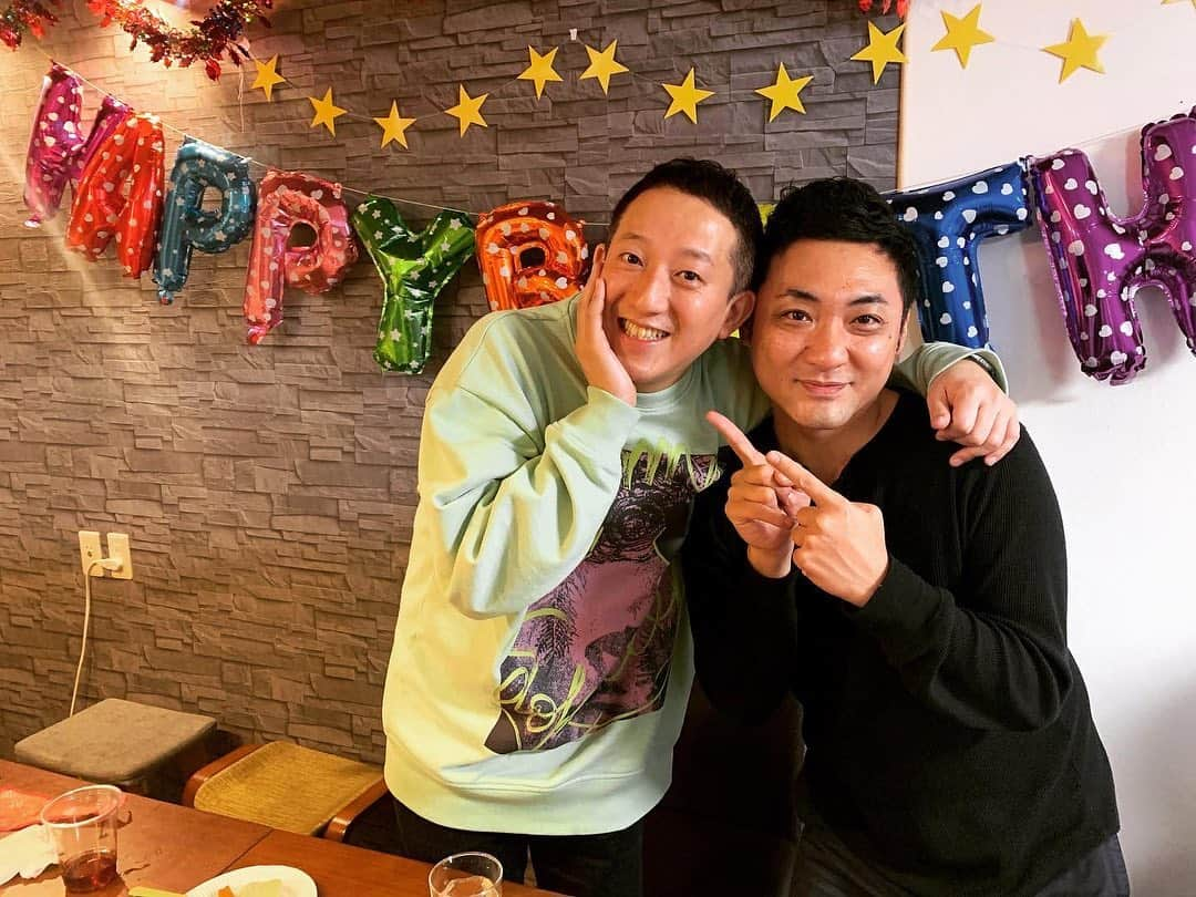 川口徹道さんのインスタグラム写真 - (川口徹道Instagram)「お世話になってる兄さんに今年も年一の恩返しできた🎁　めでてぇ〜🎉　高橋さん44歳birthday🎂  #サバンナ高橋　さん #ミサイルマン西代　さん　 #親指ぎゅー太郎　 #ハロー植田　 #シゲオボーイズ」1月28日 19時18分 - tetsumichi0609