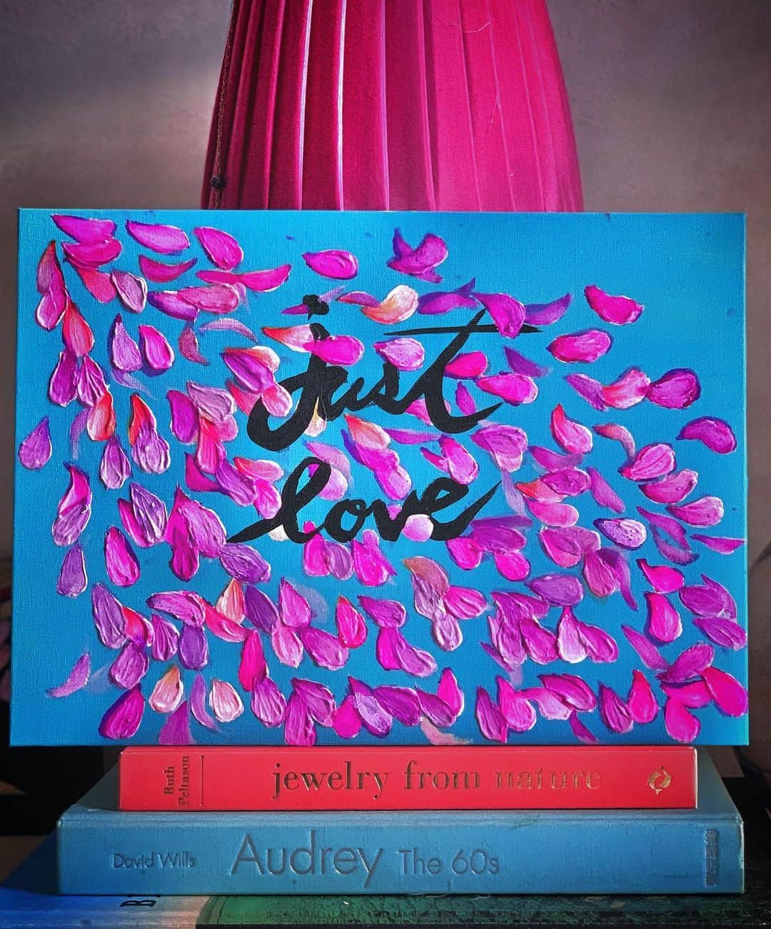 澤田友美さんのインスタグラム写真 - (澤田友美Instagram)「. すごいpinkになっちゃった😂 . . . #painting #flowers #petals」1月28日 19時19分 - tomomi__sawada