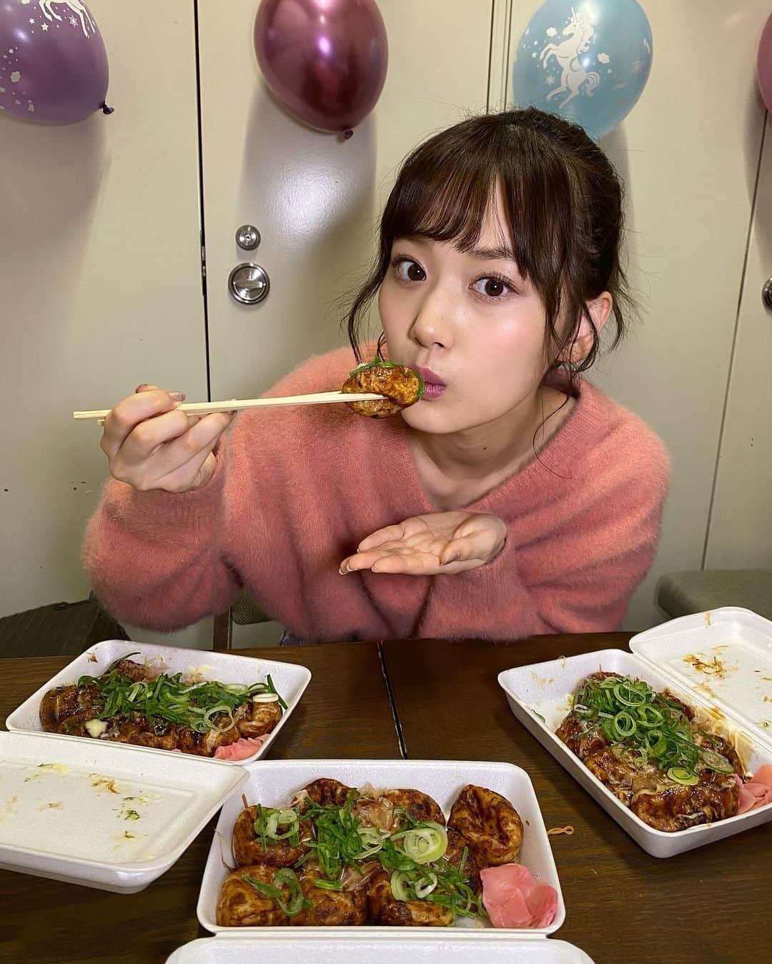 山下美月さんのインスタグラム写真 - (山下美月Instagram)「大阪では念願のトロトロ系たこ焼きを堪能した山下さん😋﻿ ﻿ #山下美月1st写真集﻿ #忘れられない人」1月28日 19時32分 - yamashitamizuki1st