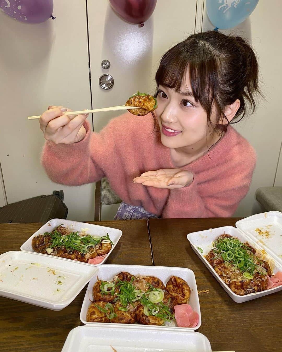 山下美月さんのインスタグラム写真 - (山下美月Instagram)「大阪では念願のトロトロ系たこ焼きを堪能した山下さん😋﻿ ﻿ #山下美月1st写真集﻿ #忘れられない人」1月28日 19時32分 - yamashitamizuki1st