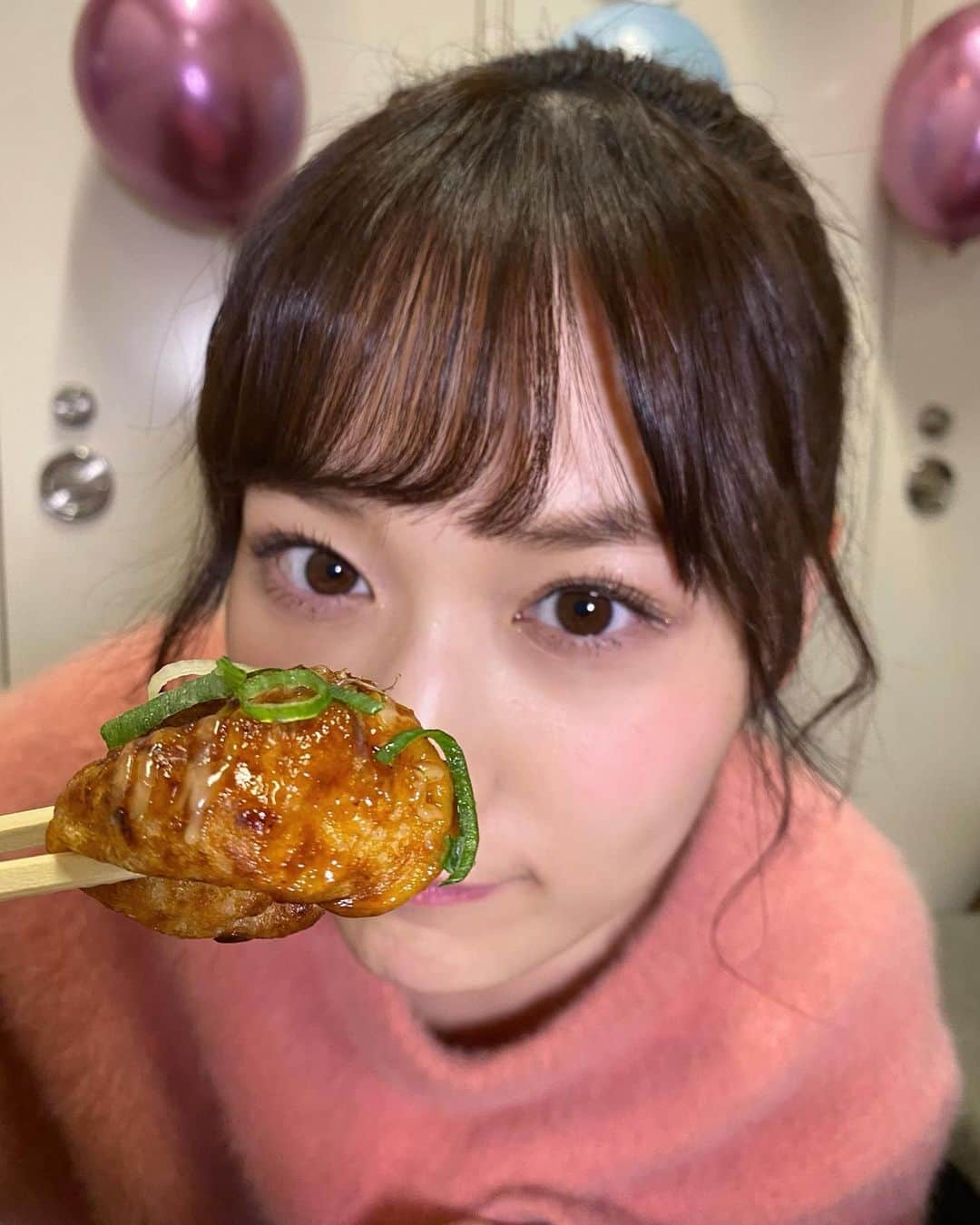 山下美月さんのインスタグラム写真 - (山下美月Instagram)「大阪では念願のトロトロ系たこ焼きを堪能した山下さん😋﻿ ﻿ #山下美月1st写真集﻿ #忘れられない人」1月28日 19時32分 - yamashitamizuki1st