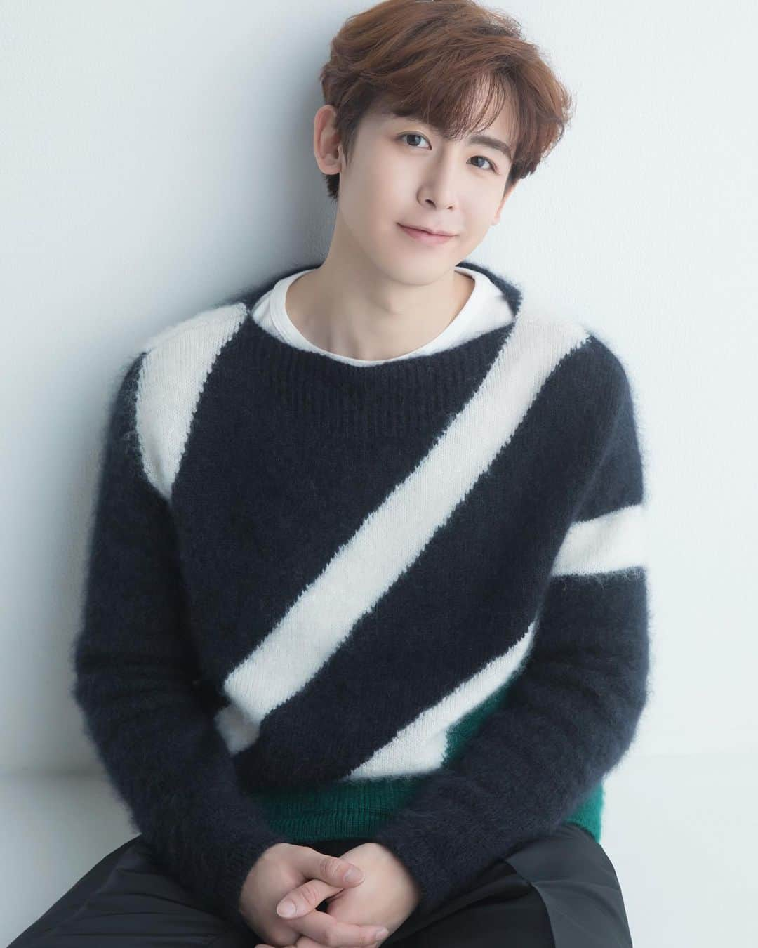 steady.さんのインスタグラム写真 - (steady.Instagram)「発売中のsteady.には、NICHKHUN（From 2PM）さんも登場しています❤️ オフショットをお届け～😉 #雑誌ステディ #nichkhun #2pm #steady #steadyオフショット」1月28日 19時33分 - steady_tkj