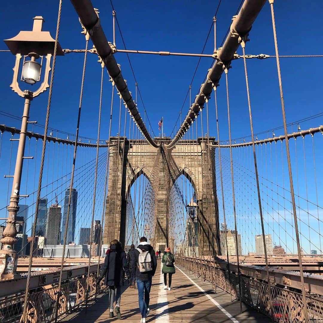 林愛夏さんのインスタグラム写真 - (林愛夏Instagram)「子供の頃の夢の一つに﻿ ニューヨークへの渡米がありました。﻿ 4歳から働いて20年 やっと自分の力で来れたなって﻿ 1月の冷たい風を感じながら﻿ 今迄の人生を振り返りました。﻿ ﻿  私を信頼して側にいる方々に﻿ 心から感謝してます。﻿ ﻿ (既に帰国して﻿ます。 ニューヨークの思い出を綴ってます。)﻿ ﻿ #newyork﻿ #brooklynbridge ﻿」1月28日 19時54分 - baby_manatsu