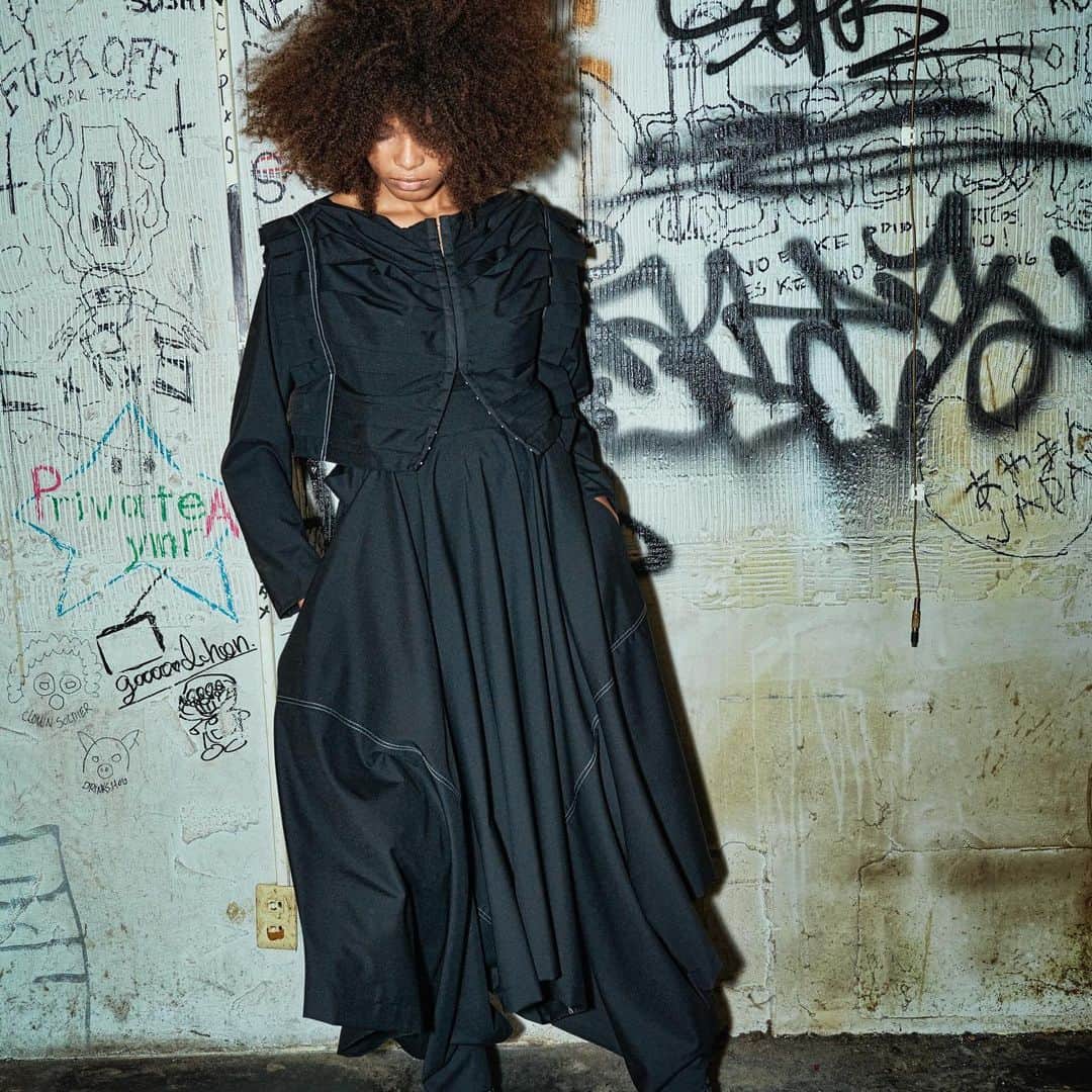 山本里美のインスタグラム：「Try on #limifeu  #pleatsjacket」