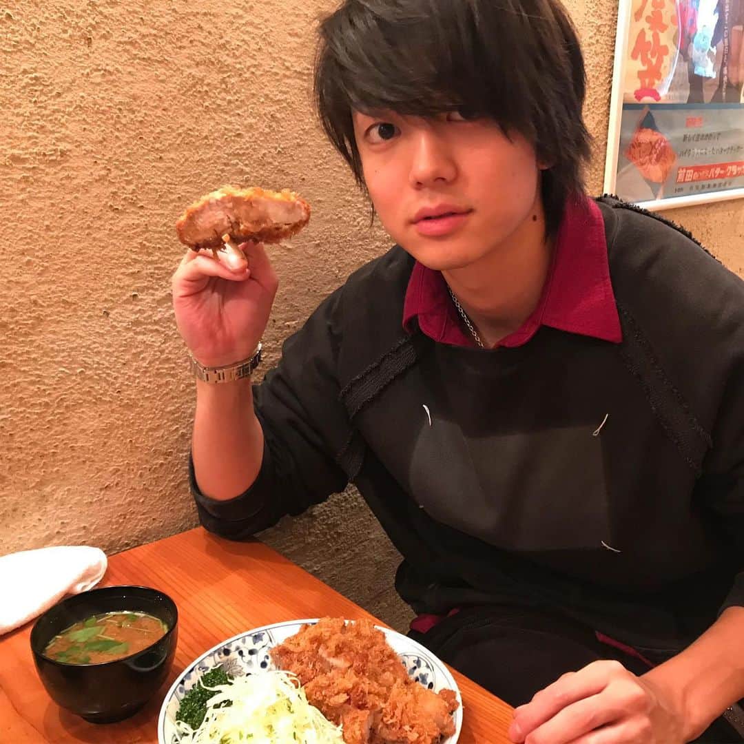 伊藤健太郎のインスタグラム：「#明日はニクの日 #とんかつ」