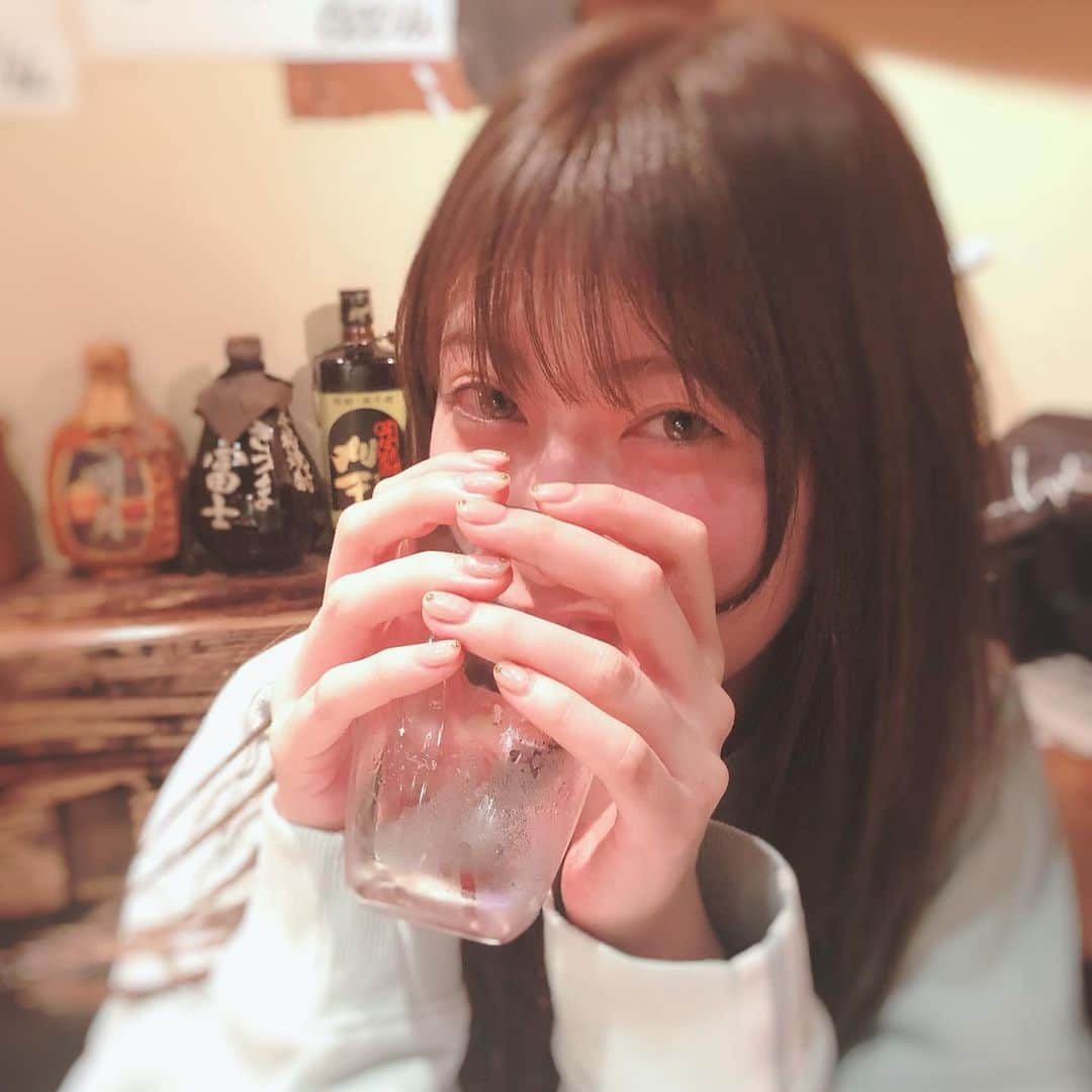 吉田朱里さんのインスタグラム写真 - (吉田朱里Instagram)「乾杯🍹✨ . 最近色んな人に会うようにしてたら自然とたくさん笑ってる☺️ . 毎日腹筋崩壊するくらい笑ってたい😂✨」1月28日 20時30分 - _yoshida_akari