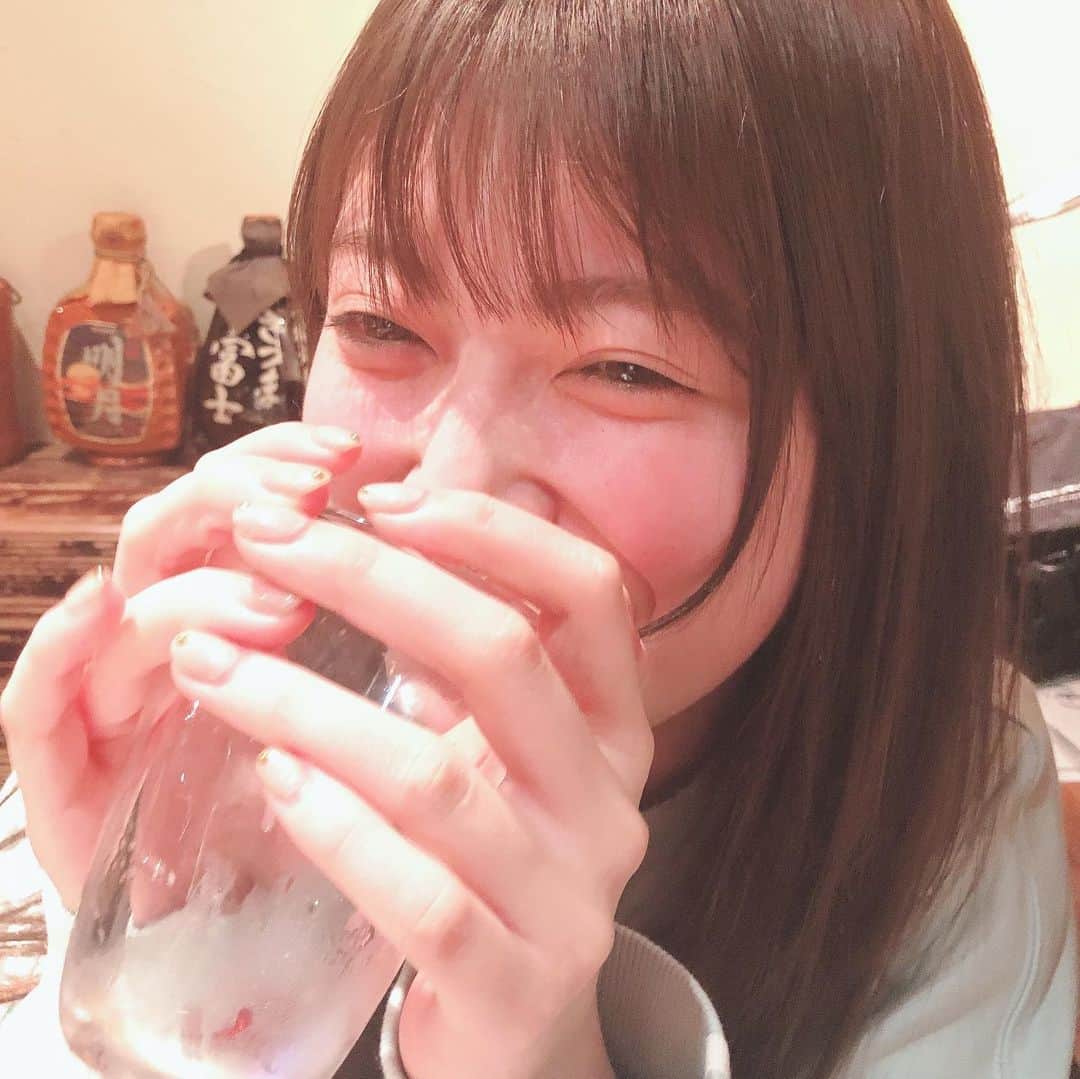 吉田朱里さんのインスタグラム写真 - (吉田朱里Instagram)「乾杯🍹✨ . 最近色んな人に会うようにしてたら自然とたくさん笑ってる☺️ . 毎日腹筋崩壊するくらい笑ってたい😂✨」1月28日 20時30分 - _yoshida_akari
