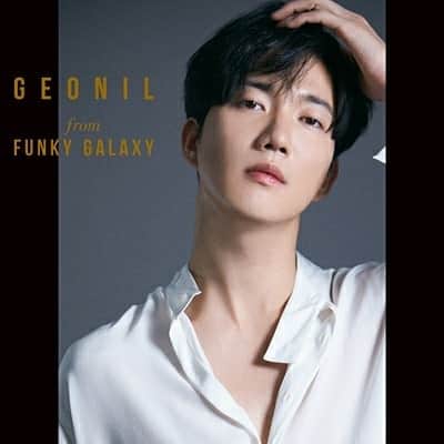 Oggi編集部さんのインスタグラム写真 - (Oggi編集部Instagram)「ついに本日1/28(火)発売！  4年ぶりにカムバックした、Funky Galaxyのデジタル写真集ができました👏  韓国の人気グループ「SUPERNOVA」からのユニット「Funky Galaxy」。彼らの初めてのデジタルフォトブックでは、鍛えられた大人のカラダをチラ見せ💕  ほかにも、お部屋でのリラックスした様子やオフィススタイルなど、これまで見たことのない3人の魅力をギュッと収めました。  このデジタルフォトブックは、グループver.・ソロver.の全部で4種類です！  詳しくは、Oggi.jpをチェック❤️ ・  #ファンキーギャラクシー #FunkyGalaxy #グァンス #KWANGSOO #광수 #ジヒョク #JIHYUK #지혁 #ゴニル #GEONIL #건일 #SUPERNOVA #写真集 #デジタル写真集 #Oggi #雑誌Oggi」1月28日 20時31分 - oggi_mag