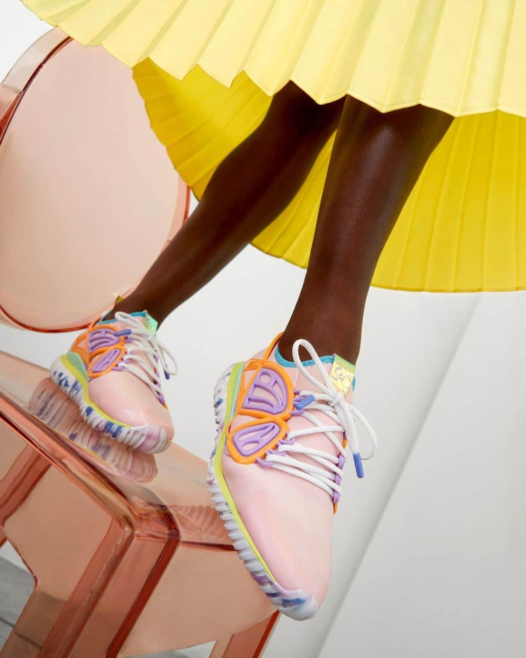 SOPHIA WEBSTERさんのインスタグラム写真 - (SOPHIA WEBSTERInstagram)「Feeling the Fly-By? 🦋  Head to @SophiaWebsterBoutiques to see our exclusive new colourway! ➡️ #SophiaWebster #SophiaWebsterSneakers #SophiaWebsterBoutiques」1月28日 20時37分 - sophiawebster