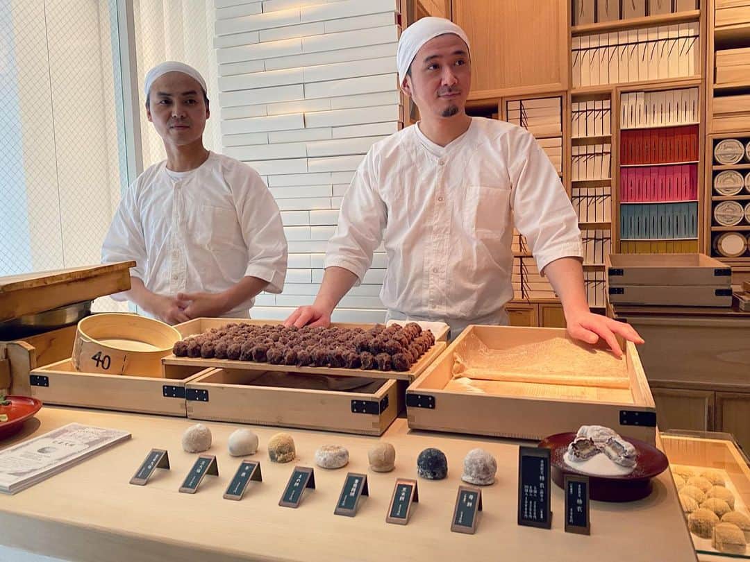 MEGのインスタグラム：「銀座散歩、面白い。」