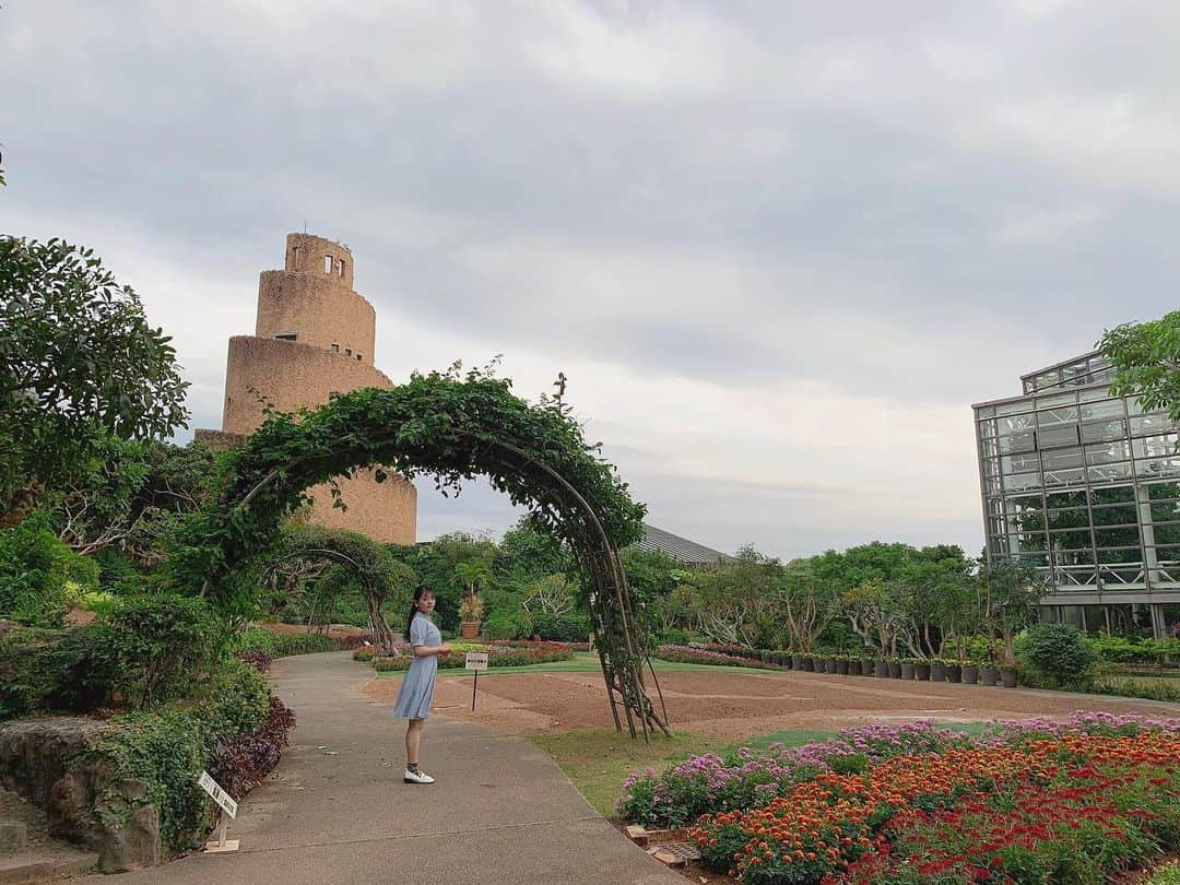 高岡薫さんのインスタグラム写真 - (高岡薫Instagram)「沖縄の熱帯ドリームセンターに行きました！中に入ったとき衝撃の衝撃は忘れられない…… 世界観がとても私の好みでした🥰  #海洋博公園 #熱帯ドリームセンター #沖縄」1月28日 20時48分 - kaorumba1129