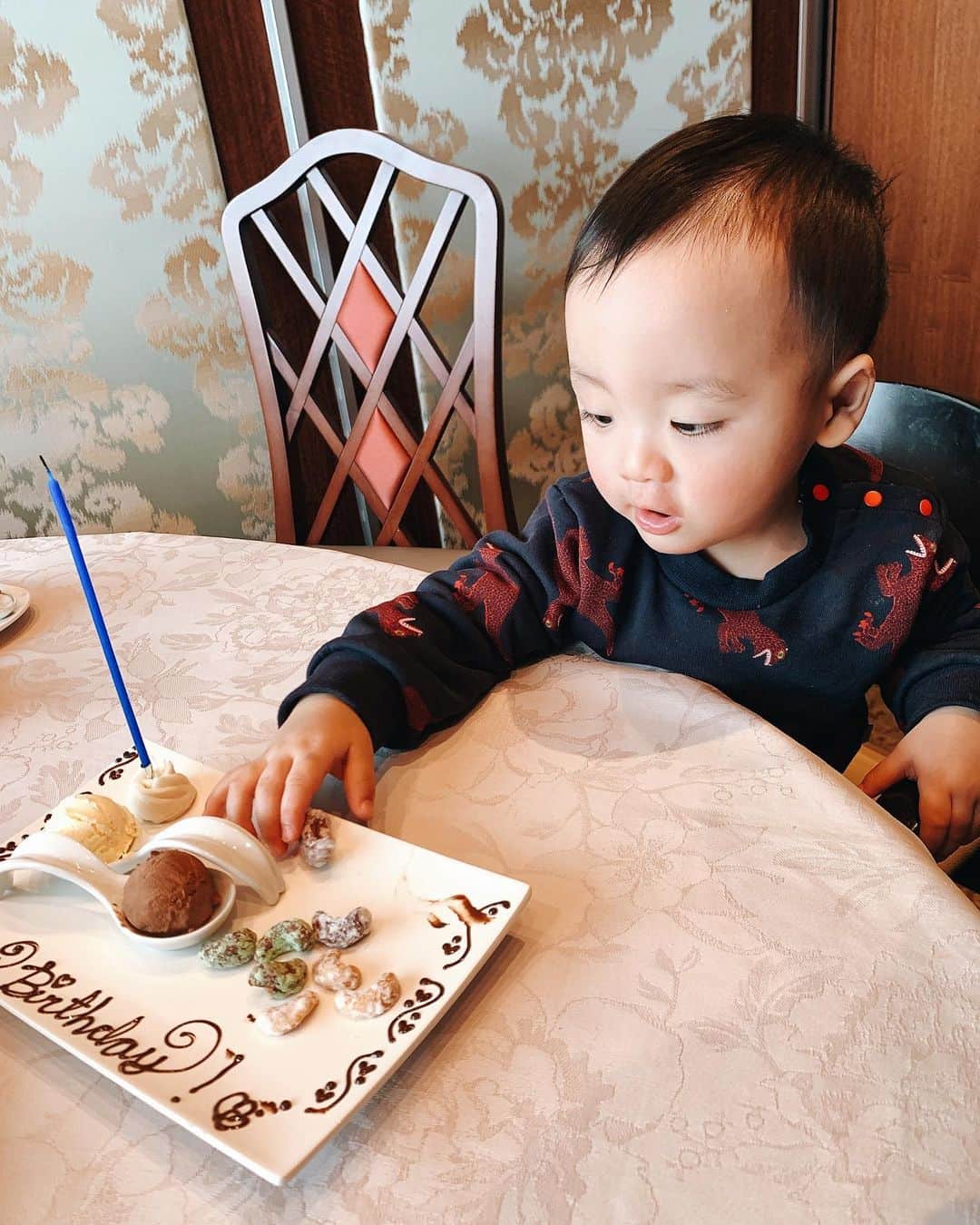 小西翼さんのインスタグラム写真 - (小西翼Instagram)「. えりなさんに👶🏻のお誕生日 お祝いしてもらいました♥️ 中華も美味しかったな〜🤤！ 本当ありがとうございました🥺 . 子どもたちの絡みに癒された✨ . #👶🏻#birthday#1」1月28日 20時49分 - tucha_k