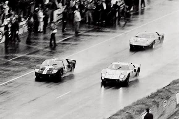 伊万里有さんのインスタグラム写真 - (伊万里有Instagram)「この写真観ると苦しくなるね。。 車は男の夢。GT40とケンマイルズは生涯語り継がれるだろう。  最高でした。  #フォードvsフェラーリ」1月28日 20時49分 - imariyu_official