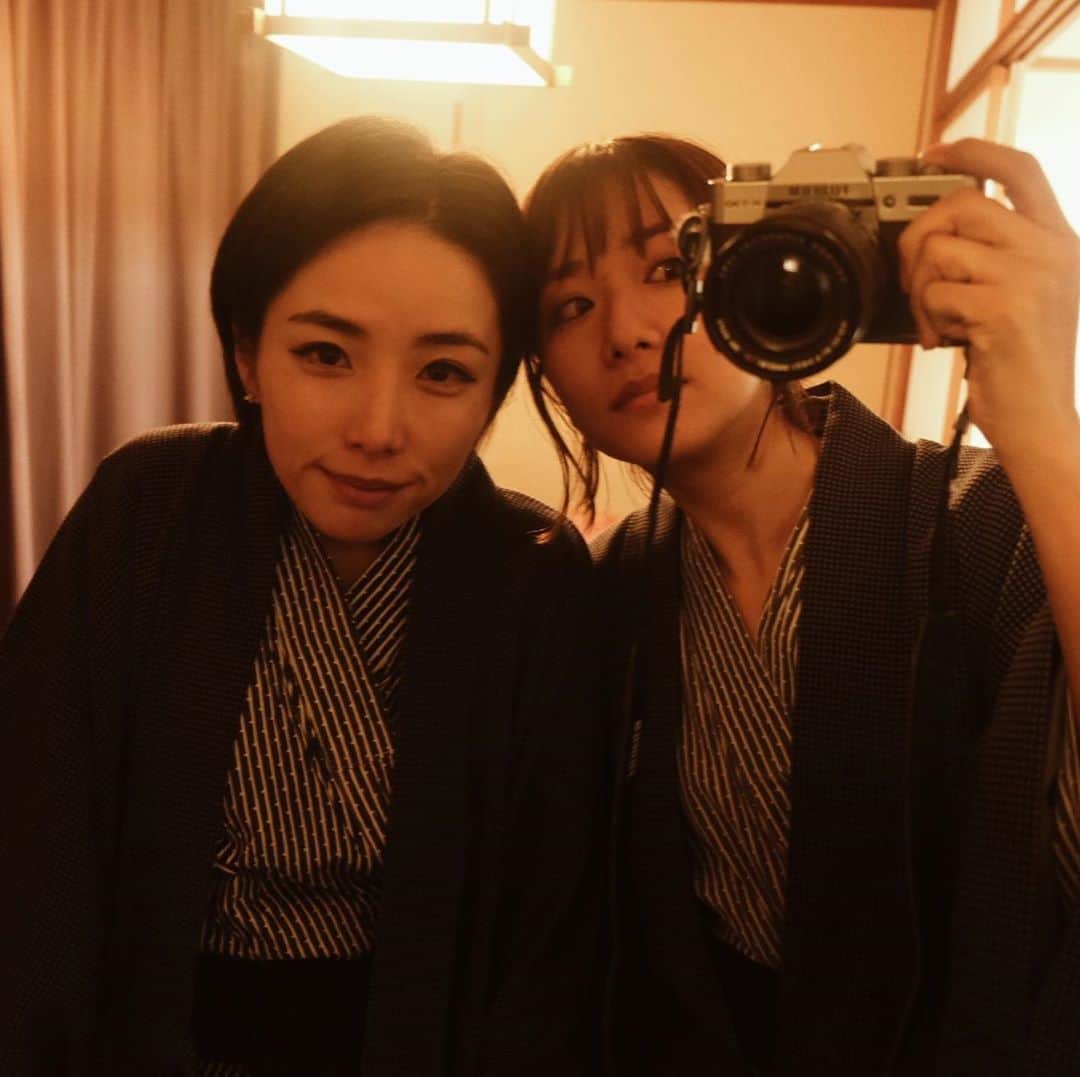 のインスタグラム：「久々に浴衣着た。 朝早すぎてありさちゃん座りながら寝てる。笑  #石川県 #能登半島 #旅館 #浴衣」