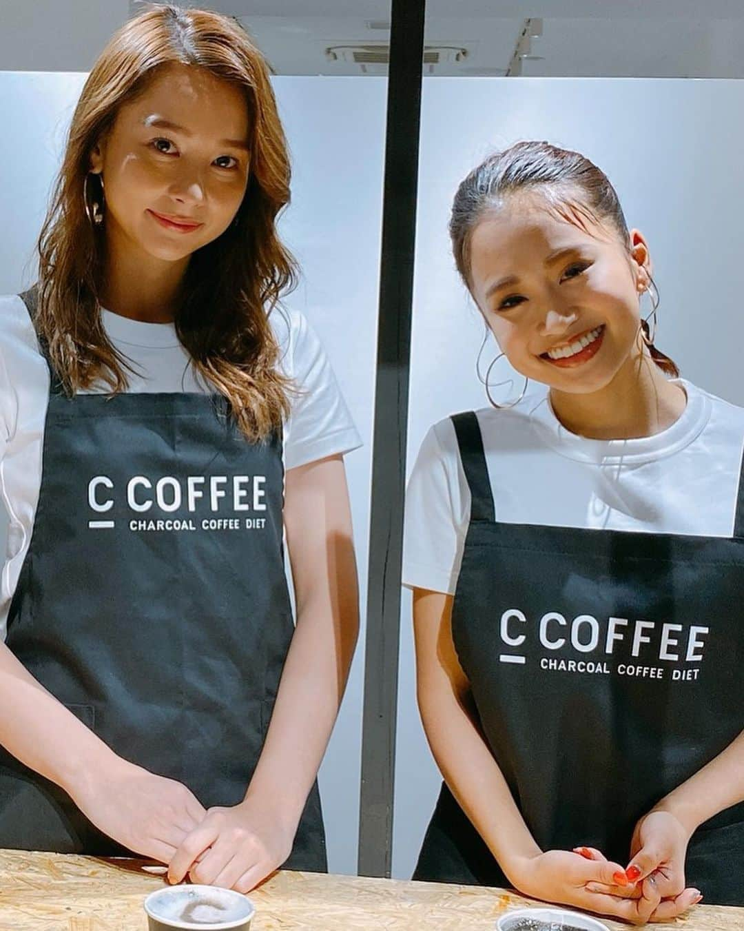 田辺莉咲子さんのインスタグラム写真 - (田辺莉咲子Instagram)「C COFFEEのブランドキャラクターを務めさせて頂くことになりまして、 本日はイベントでしたっ☕️ 健康的で、ヘルシーで、美味しいC COFFEE様のWebCMに Nikiさんと、I Don't Like Mondays.さんの曲でWebCMに出演させて頂けて嬉しい限りですっCheckしてくれたらもっと嬉しいです🤲🏻✨ C COFFEE飲んでもういっちょ仕事頑張ろー🌞🌵 . . . #C_COFFEE #チャコールコーヒー #チャコールコーヒーダイエット #ダイエットサポート #チャコールクレンズ」1月28日 20時52分 - risako_tanabe