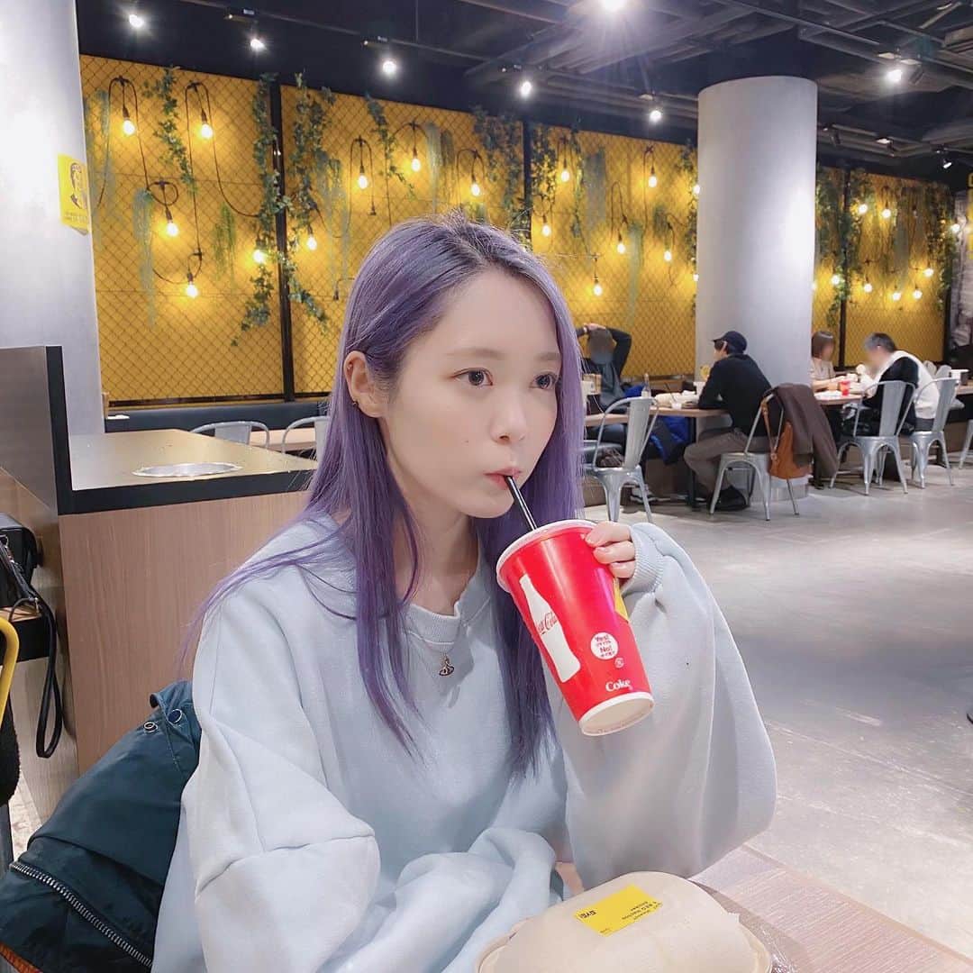 uyuのインスタグラム：「次は何色にしようかな。 紫も可愛かったな〜。 何色がいいと思う？？」