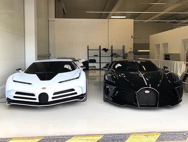 CARLiFESTYLEさんのインスタグラム写真 - (CARLiFESTYLEInstagram)「Which one would you have? The 1 of 1 Bugatti La Voiture Noire or the 1 of 10 Bugatti Centodieci? Photo by @heveninghamconcours #carlifestyle #Bugatti」1月28日 21時14分 - carlifestyle