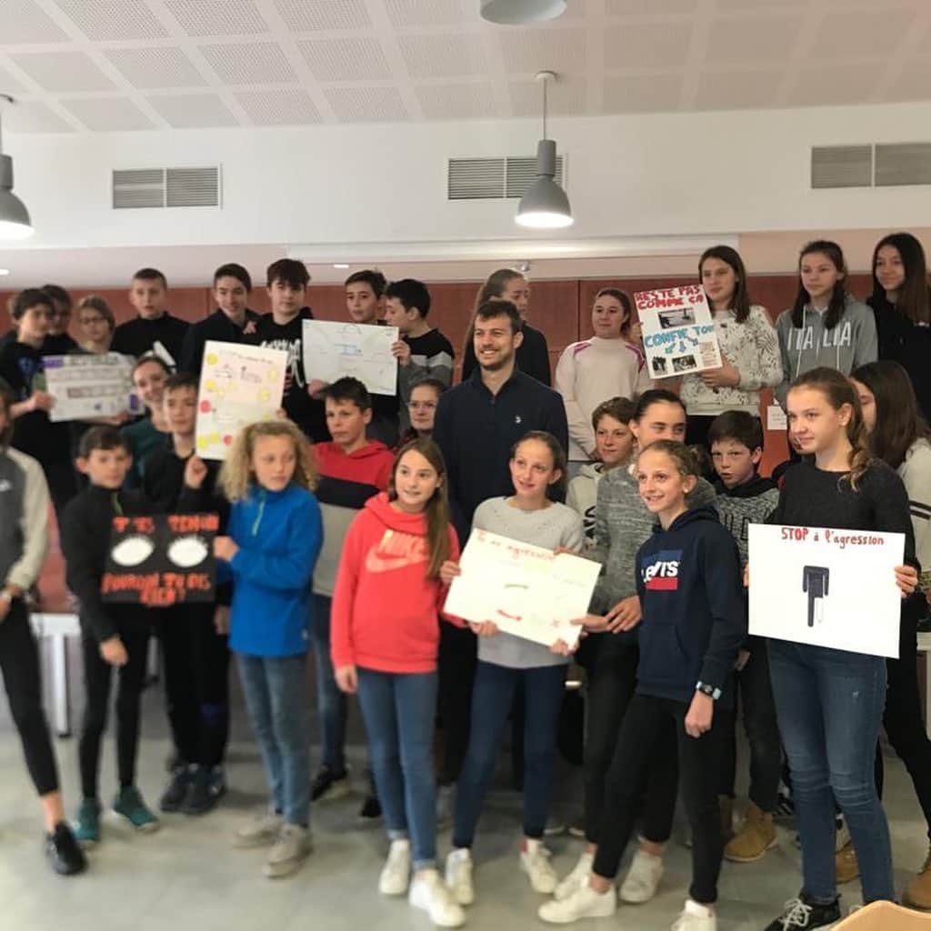 クリストフ・ルメートルのインスタグラム：「Intervention au collège Paul Sixdenier où j’ai rencontré les classes de 5eme. Le 1er thème abordé était celui du harcèlement à l’école. J’ai ensuite rencontré les sections sportives pour répondre à leurs questions sur ma carrière et mon expérience de sportif de haut niveau. #intervention #college #harcelementscolaire #nonauharcelement」