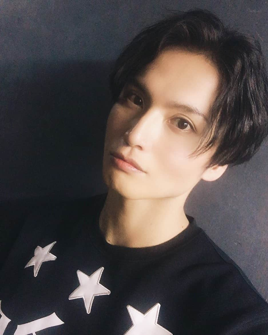 友常勇気さんのインスタグラム写真 - (友常勇気Instagram)「I'm done for today. We are having the actual performance tomorrow.  I'll do my best(๑•̀ㅂ•́)و✧ #家族と呼ばないで #場当たり #終了 #明日 #いよいよ本番 #友常勇気 #全力で演じます #ご来場 #心よりお待ちしております」1月28日 21時37分 - yuki_tomotsune