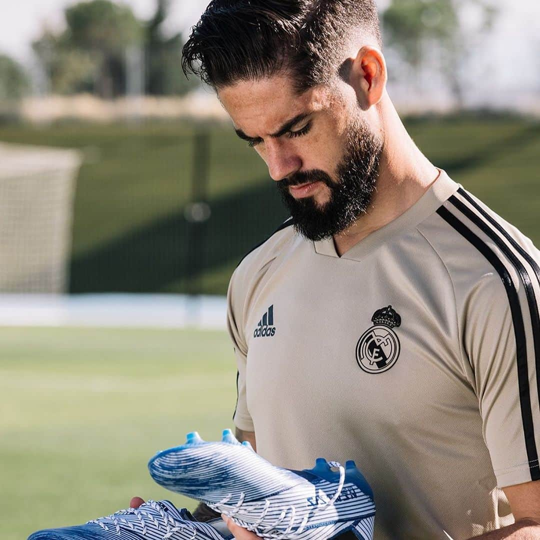 フランシスコ・ロマン・アラルコンさんのインスタグラム写真 - (フランシスコ・ロマン・アラルコンInstagram)「Entrenamiento con mis nuevas 🎩⚽️#Nemeziz @adidasfootball」1月28日 21時48分 - iscoalarcon