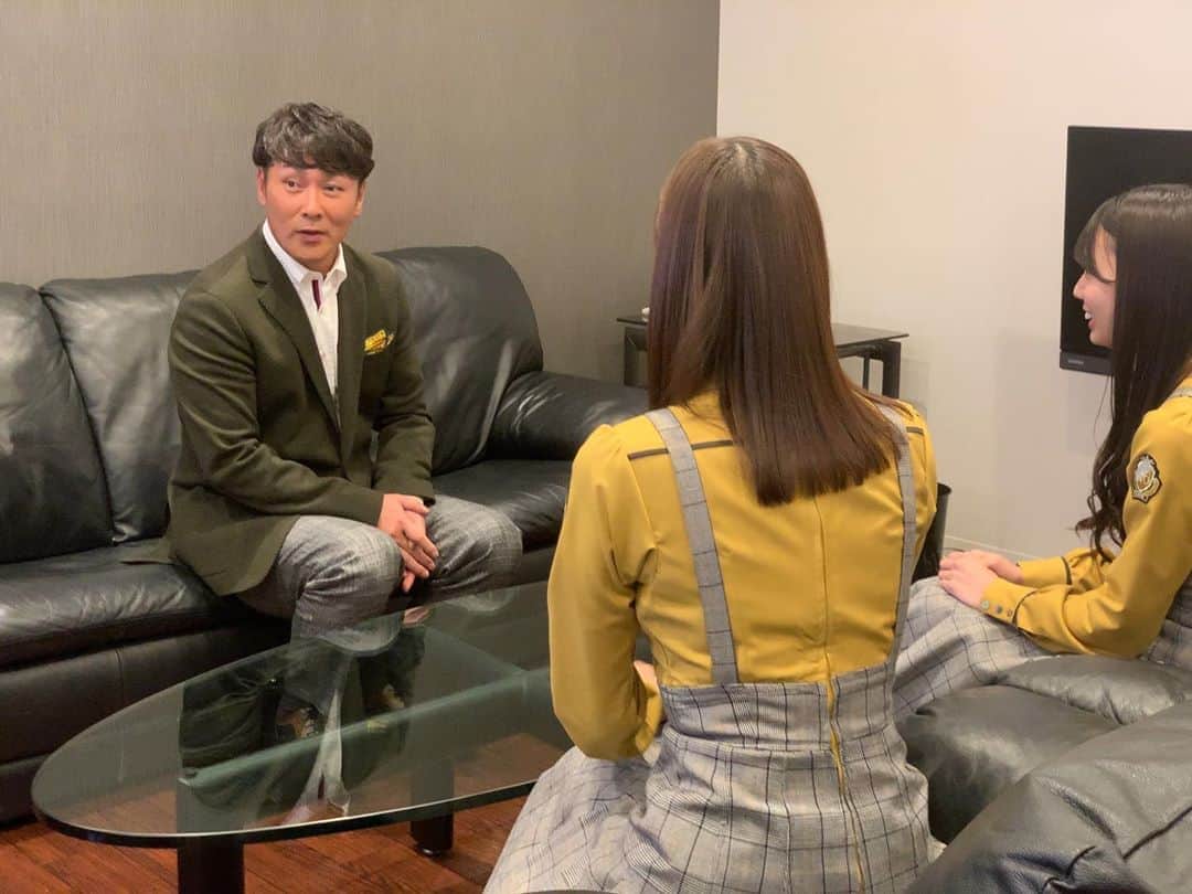 元木大介のインスタグラム：「日向坂新聞の対談をしました 1/30発売なのでぜひチェックしてください🤓 そして、2/2 21:00〜 #行列のできる法律相談所  に出演します 差し入れグランプリ✨ ぜひ観てください‼️ #元木の一言  #元木大介 #日本 #japan #プロ野球 #野球 #読売ジャイアンツ #ジャイアンツ #巨人 #giants #baseball #日向坂46 #日向坂新聞 #高本彩花 さん #佐々木久美 さん」