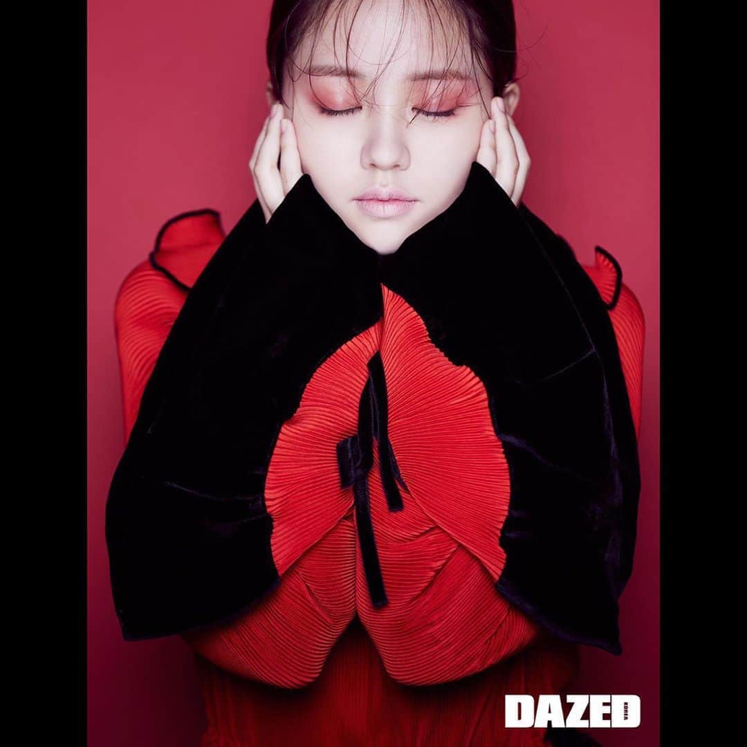 キム・ソヒョンのインスタグラム：「#DAZED」