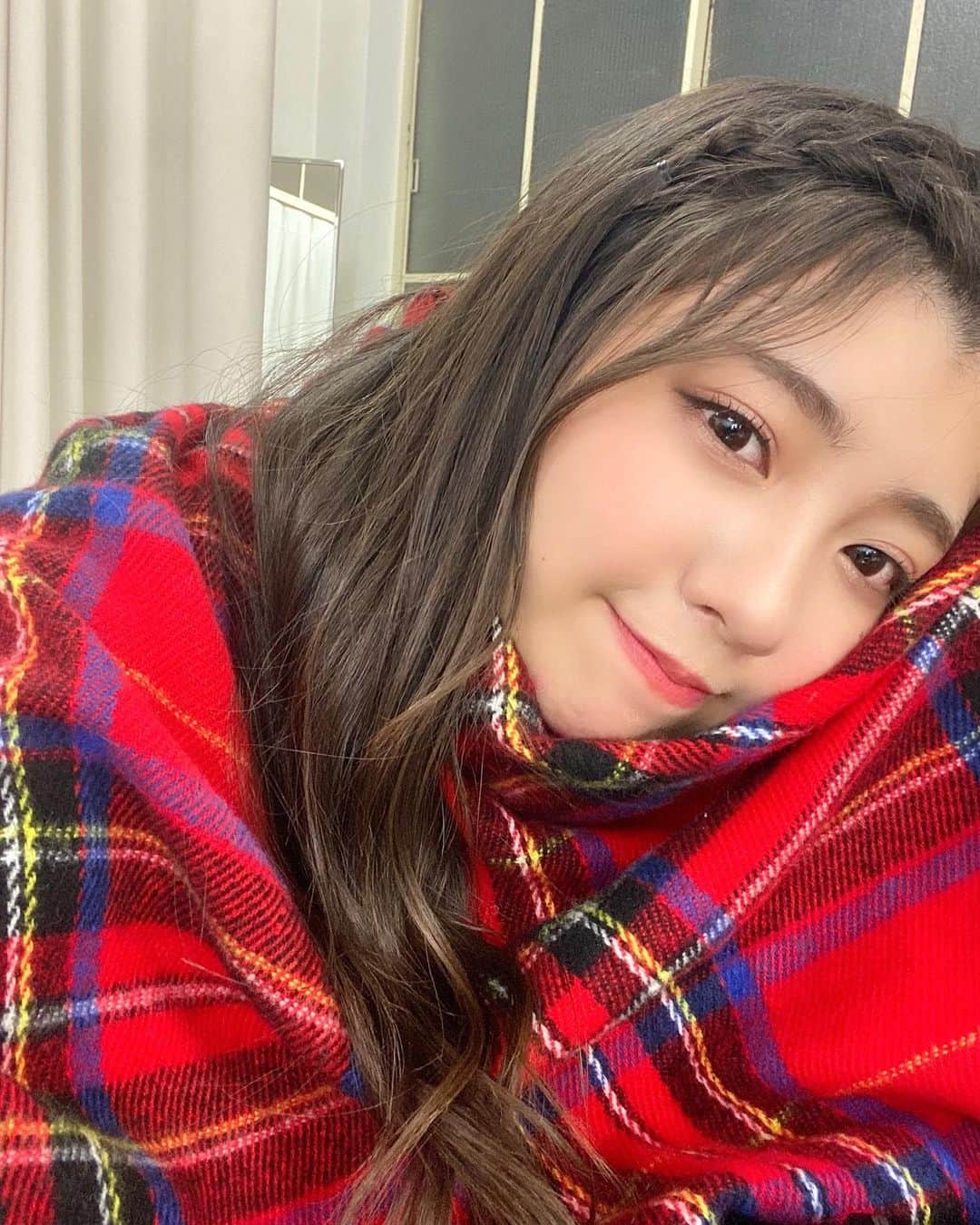 小玉梨々華のインスタグラム：「今日も１日 とある撮影をしてました！  2月上旬には解禁できるらしい☺︎ もうすぐだ！早く言いたい！  2日間すごい早起きだったから 今日は沢山寝ようと思います  今日もお疲れ自分〜お疲れみんな〜」