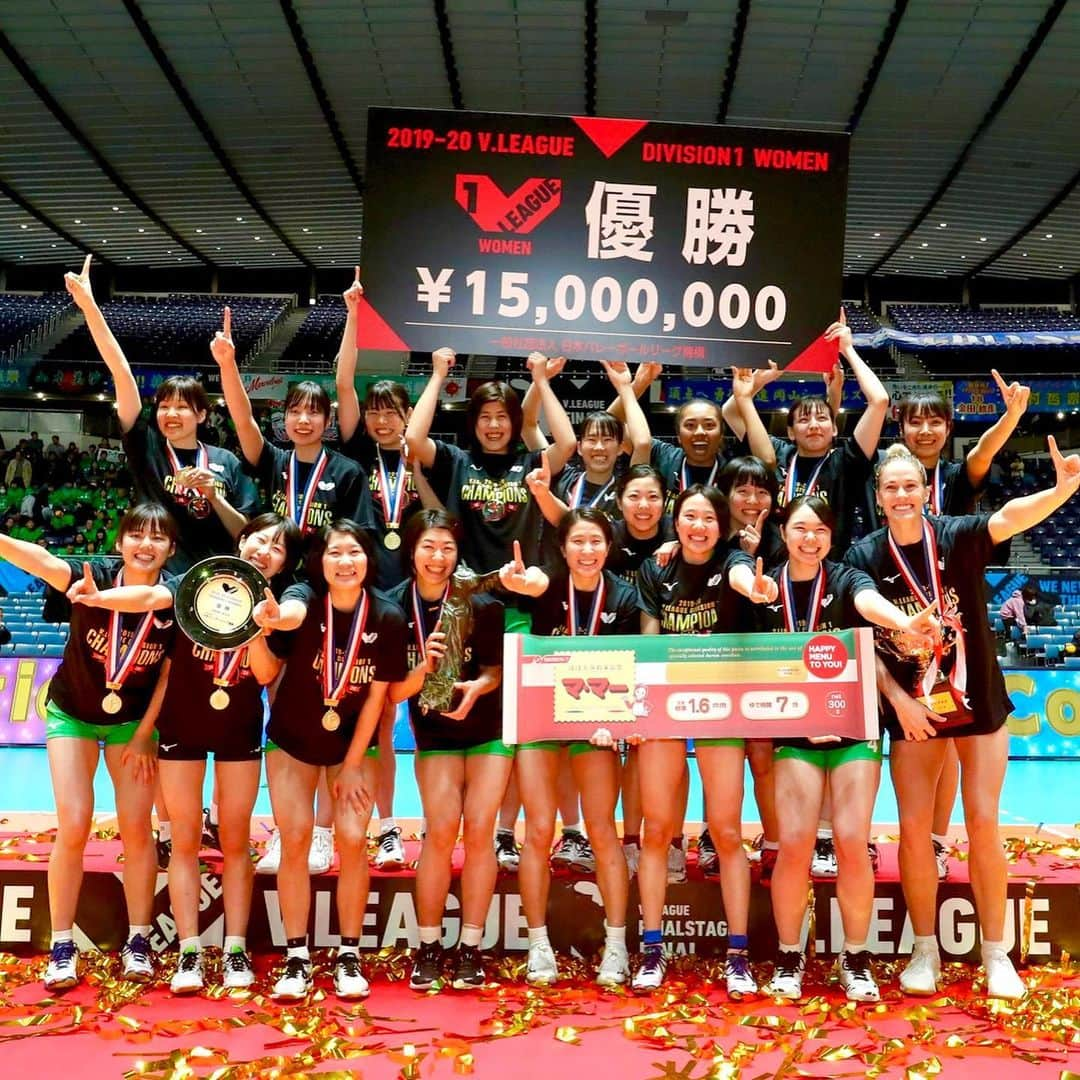 林琴奈のインスタグラム：「2019ー20シーズン　 Vリーグ優勝🏆  最高のメンバーで見た景色は やっぱり最高でした✨ 本当にたくさんのご声援ありがとうございました🌼 これからも成長し続けられるように頑張りますので、 引き続きJTマーヴェラスの応援よろしくお願いします🔅」