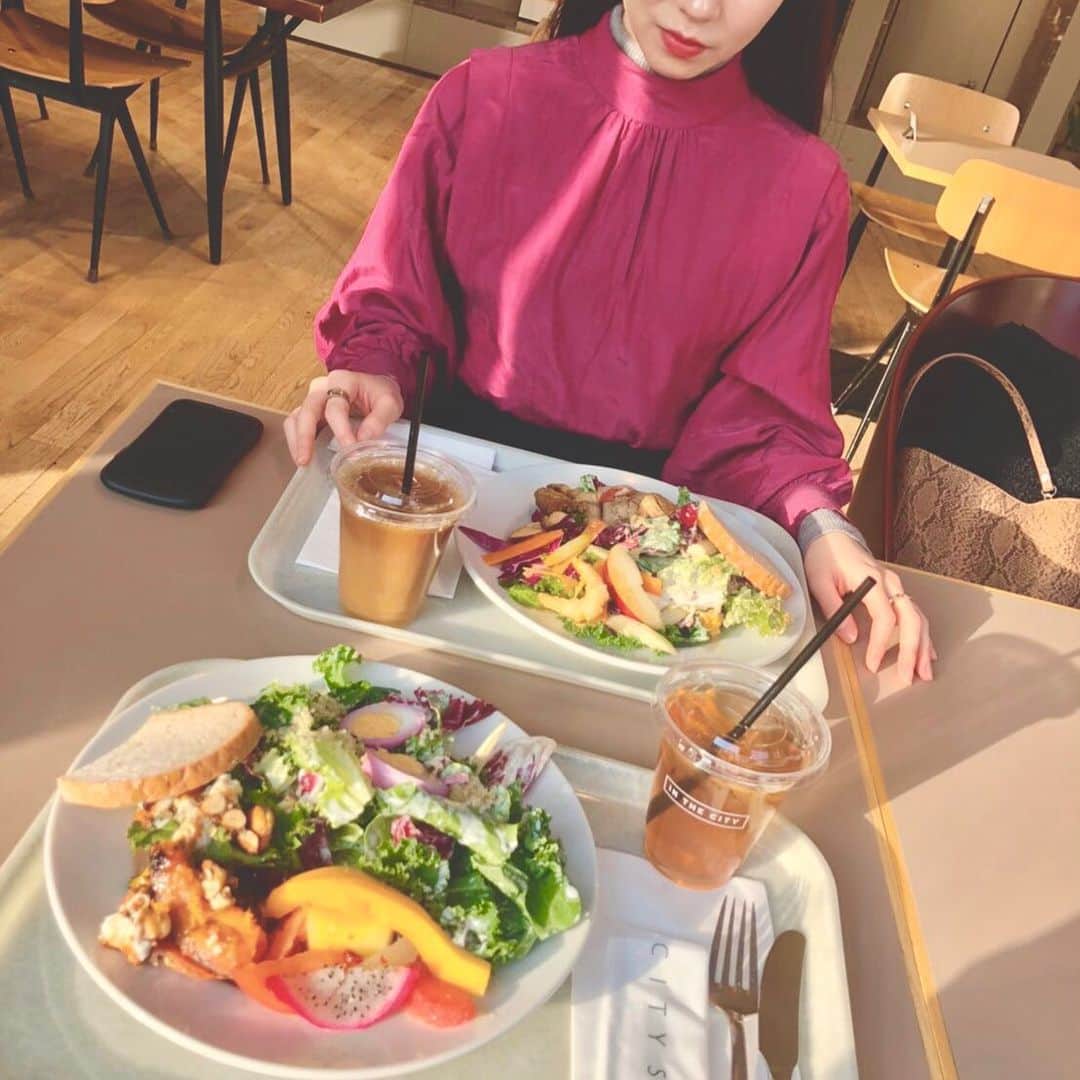 冨岡瑞希さんのインスタグラム写真 - (冨岡瑞希Instagram)「. . もっぱら野菜不足🥬 . . #cityshop #デリカテッセン #サラダ　#salad #aoyama #omotesando #shibuya #cafe」1月28日 22時32分 - m.t_gram