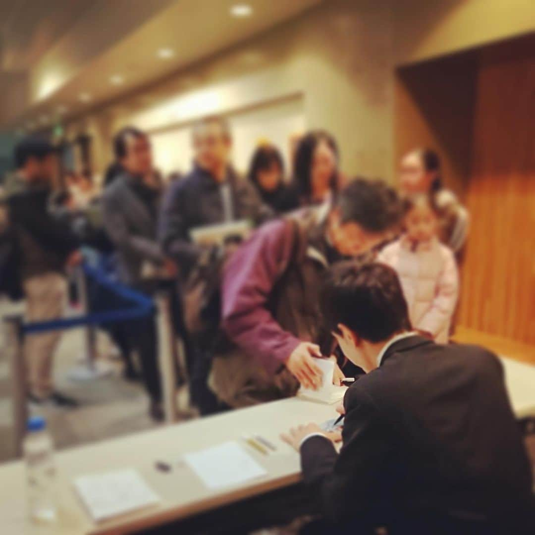 金子三勇士さんのインスタグラム写真 - (金子三勇士Instagram)「Thank you, Hitachi city!  #完売御礼 #日立市 #日立シビックセンター #コンサート #ピアノリサイタル #ピアノ #ピアニスト #金子三勇士 #クラシック音楽 #ロマン派 #近代音楽 #満員御礼 #soldout #fullhouse #concert #piano #pianist #MiyujiKaneko #SteinwayArtist #Hitachicity #Hitachiciviccenter #autographs #サイン会」1月28日 22時36分 - miyujikaneko_official