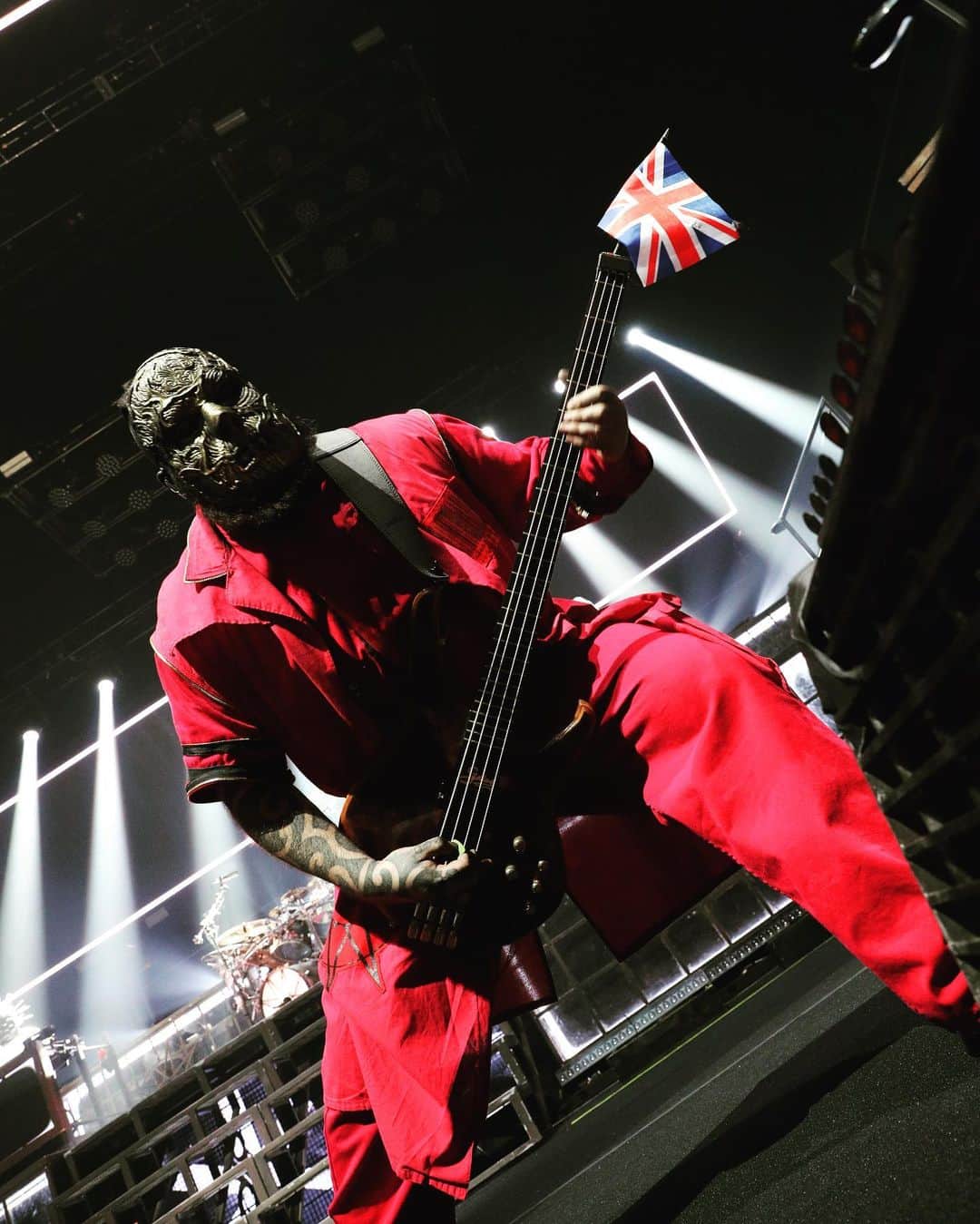 Slipknotさんのインスタグラム写真 - (SlipknotInstagram)「“This was a real moment; this was Slipknot where they belong – celebrating with as many people as possible, among thousands who can now say “I was there” and actually mean it.” -@nmemagazine // London, UK」1月28日 22時41分 - slipknot
